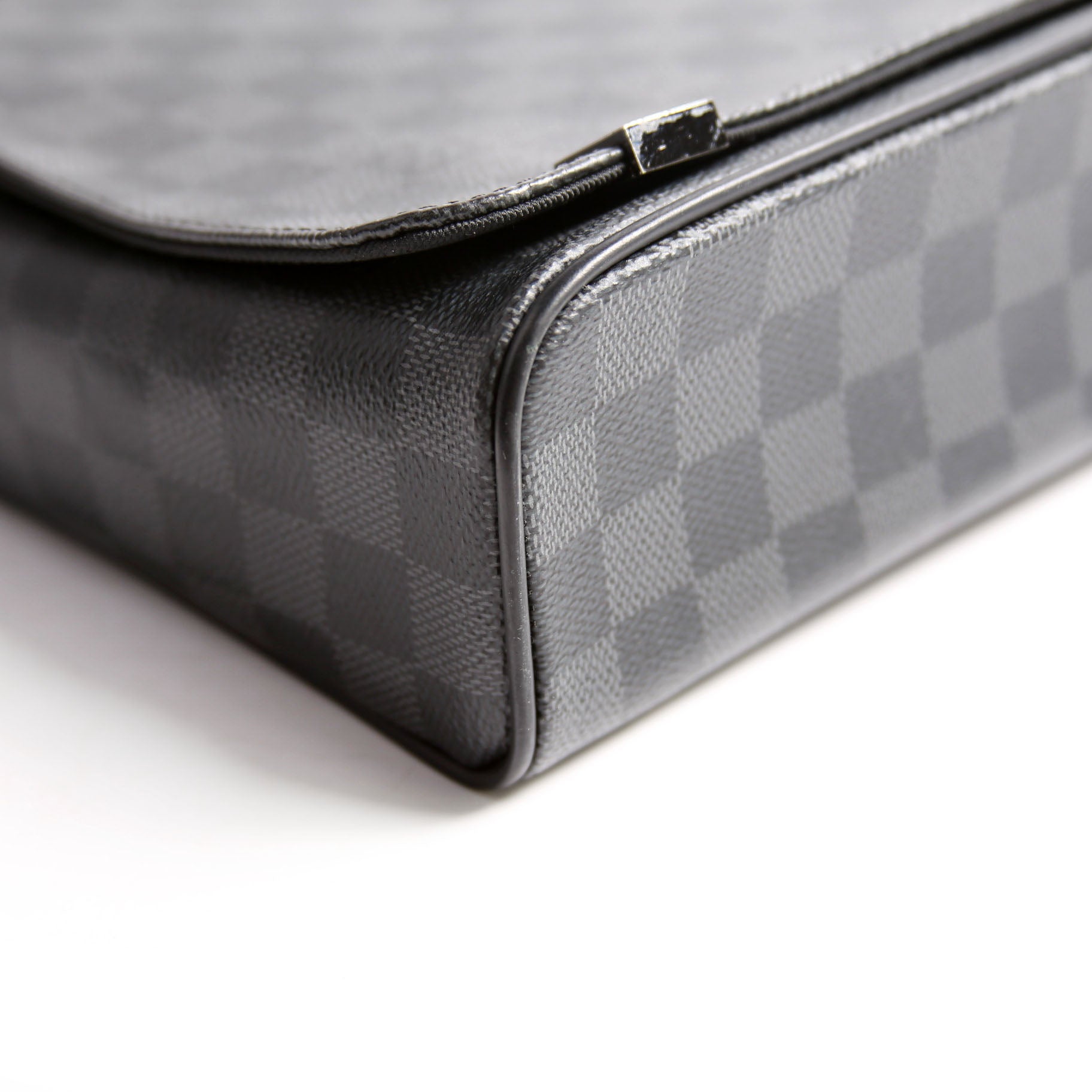 Louis Vuitton District PM Graphite