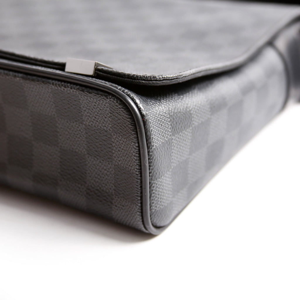 Louis Vuitton District PM Graphite