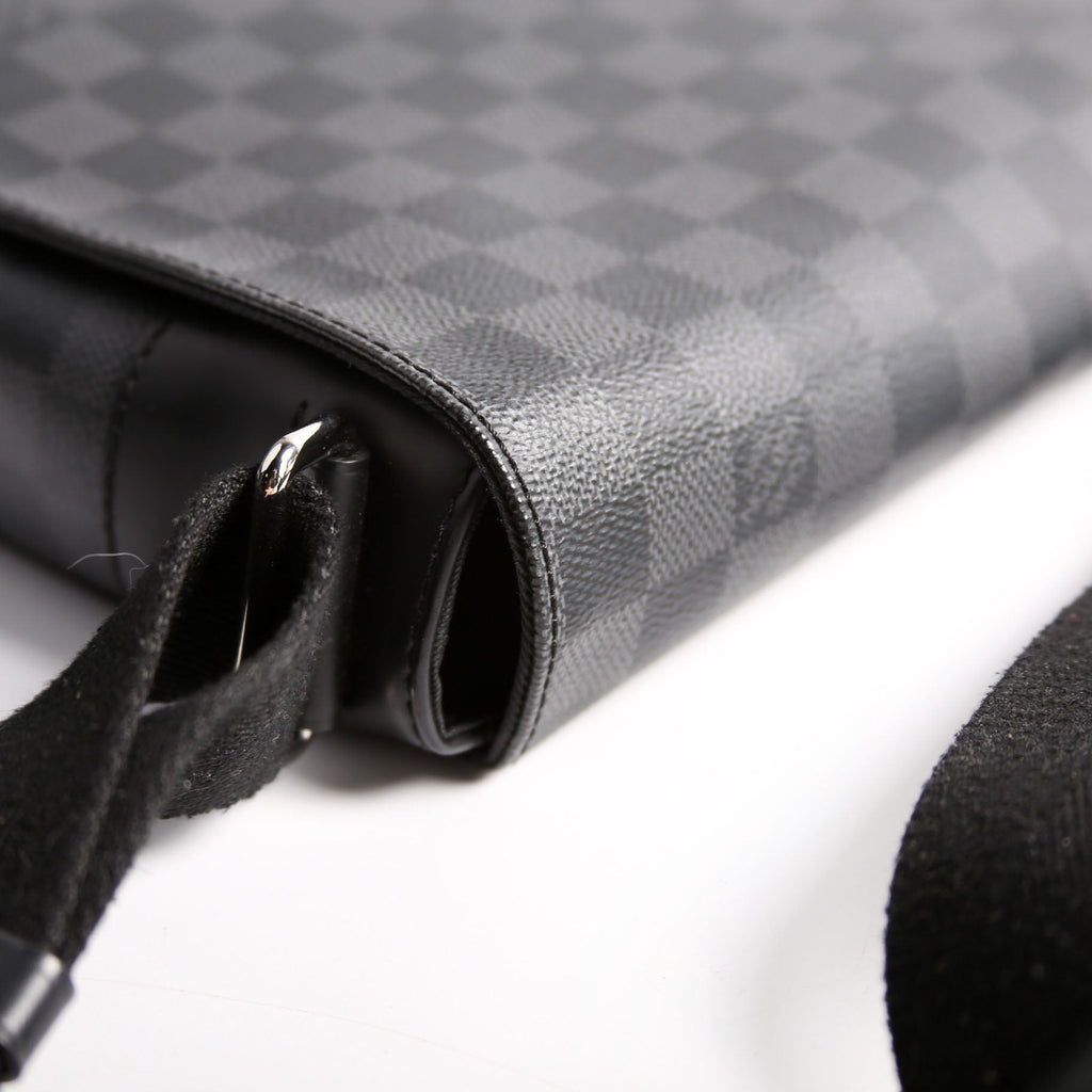Louis Vuitton District PM Graphite
