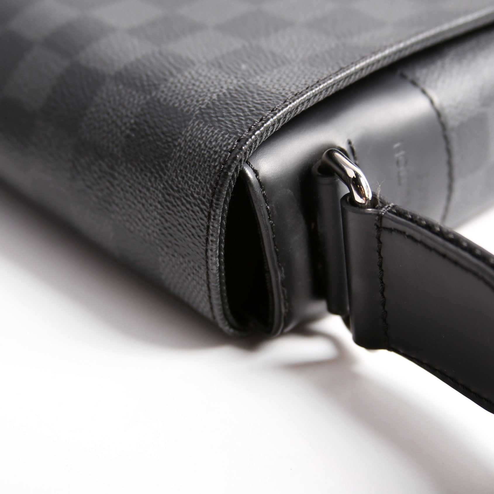 Louis Vuitton District PM Graphite
