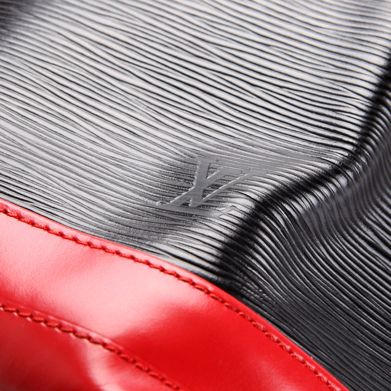 Louis Vuitton Noe Epi Leather Vintage Black/Red