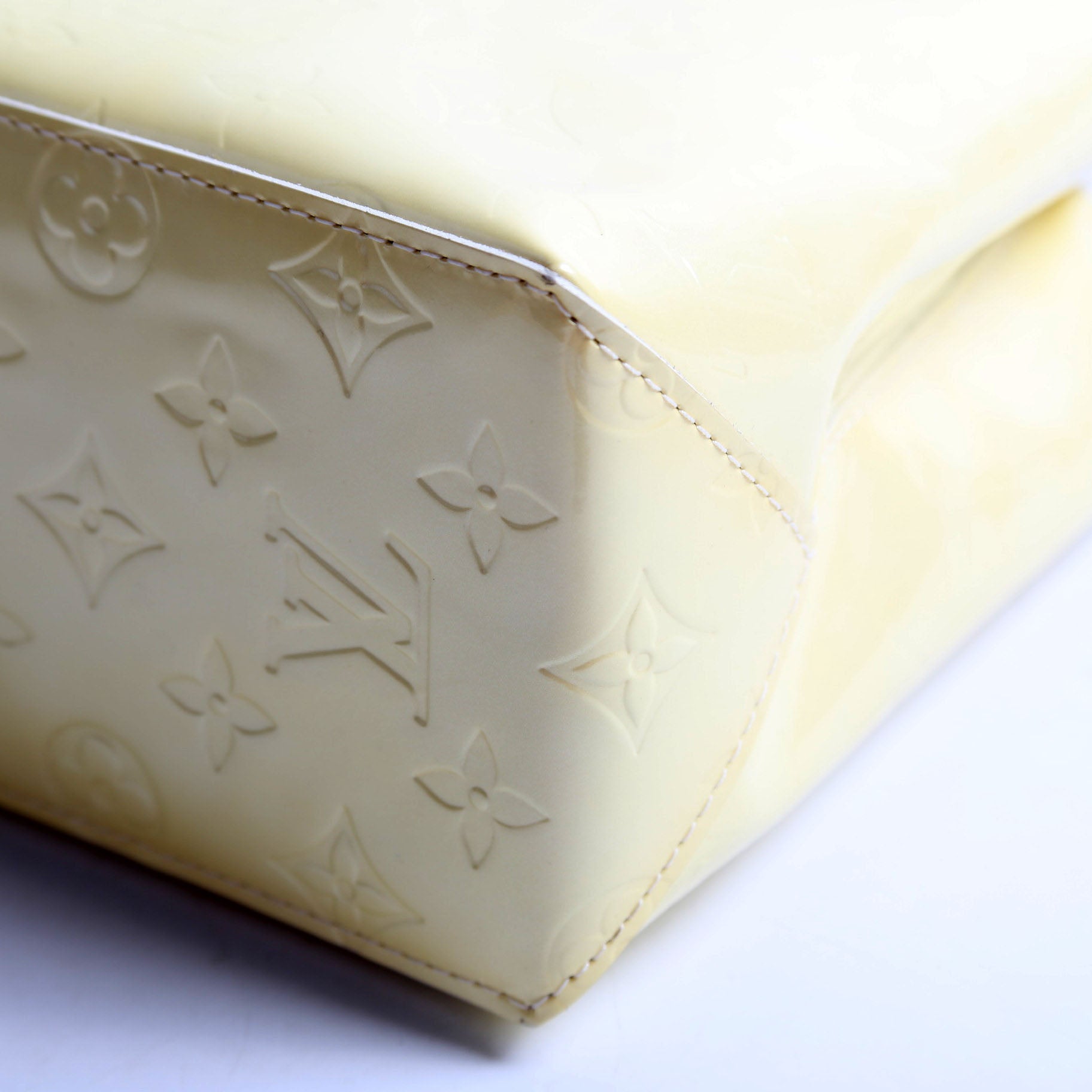 Louis Vuitton Reade PM Vernis Yellow
