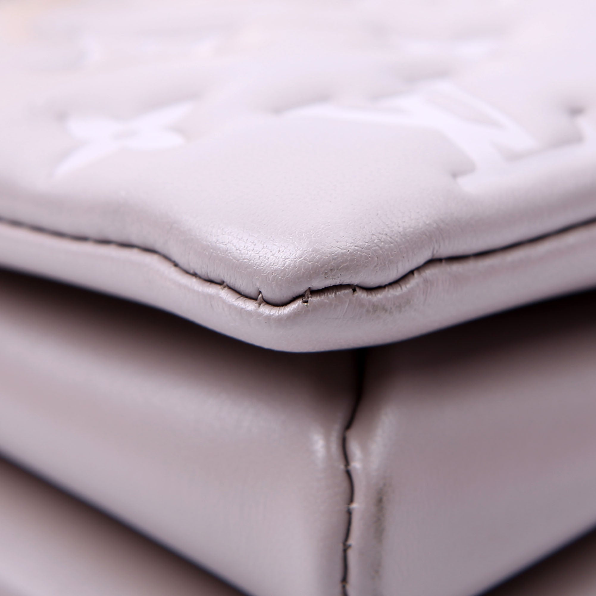 Louis Vuitton Coussin MM NV Lambskin Taupe