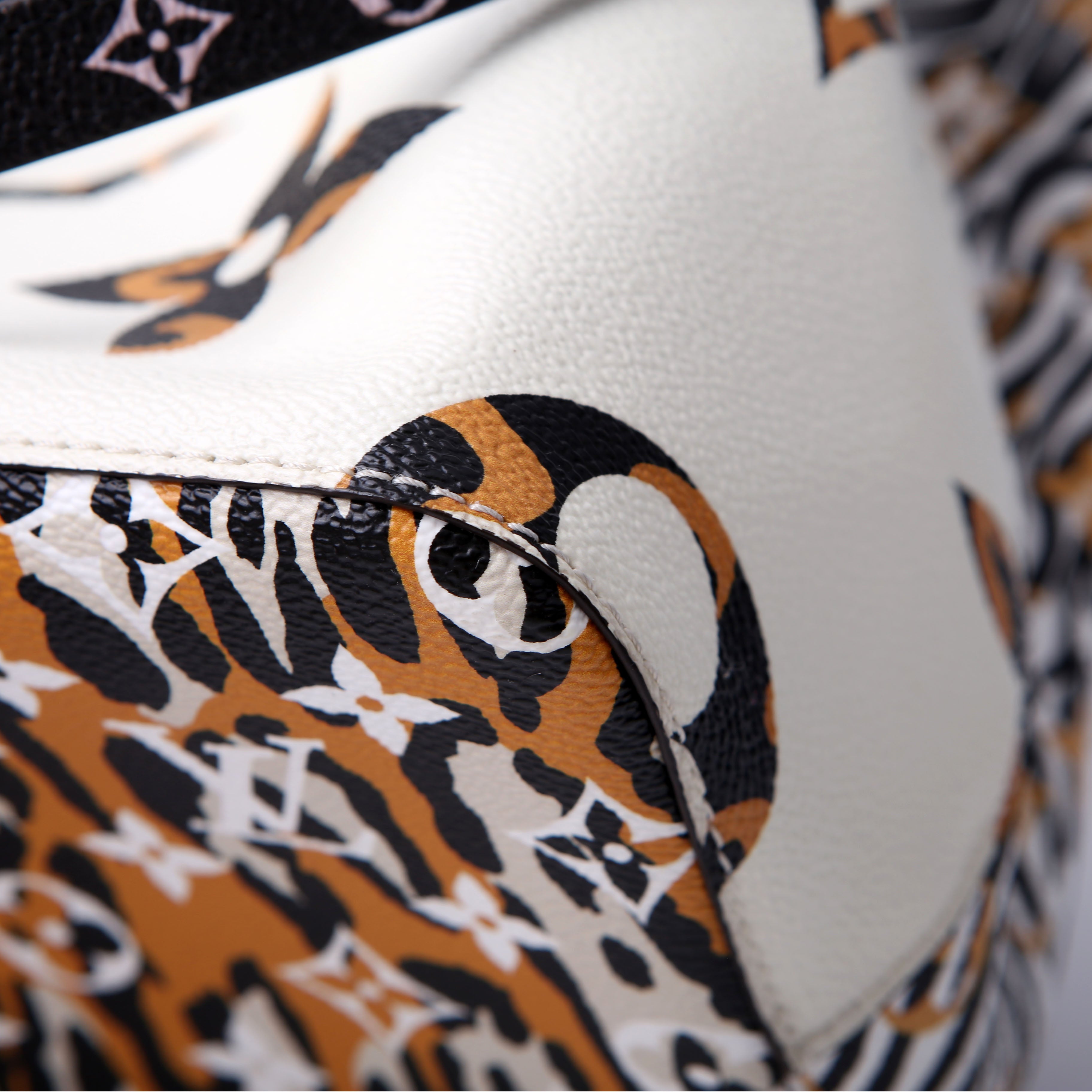 Louis Vuitton Neonoe Jungle White