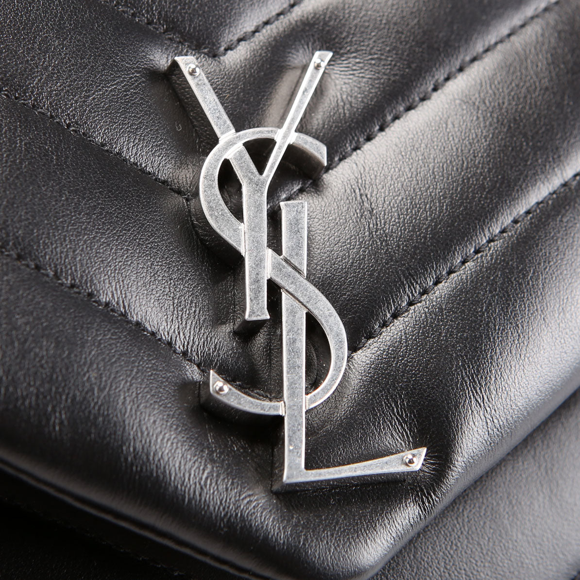 Saint Laurent LouLou Medium Quilted 574946 Black