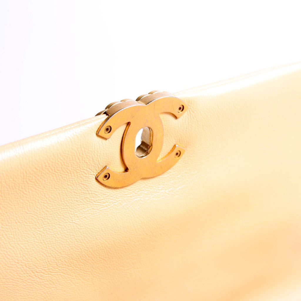 Chanel Quilted Goatskin 19 Medium Flap 30M Tan