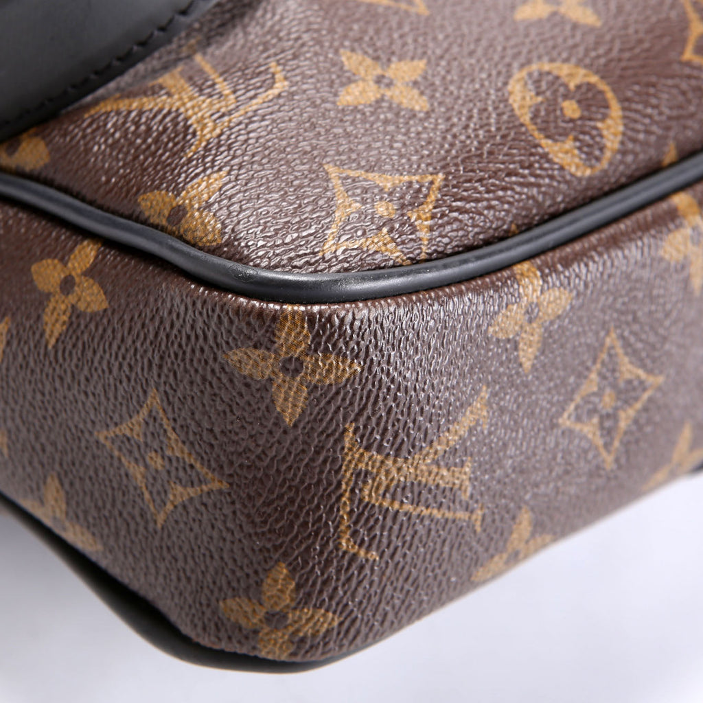 Louis Vuitton Porte Documents Voyage PM Macassar Black