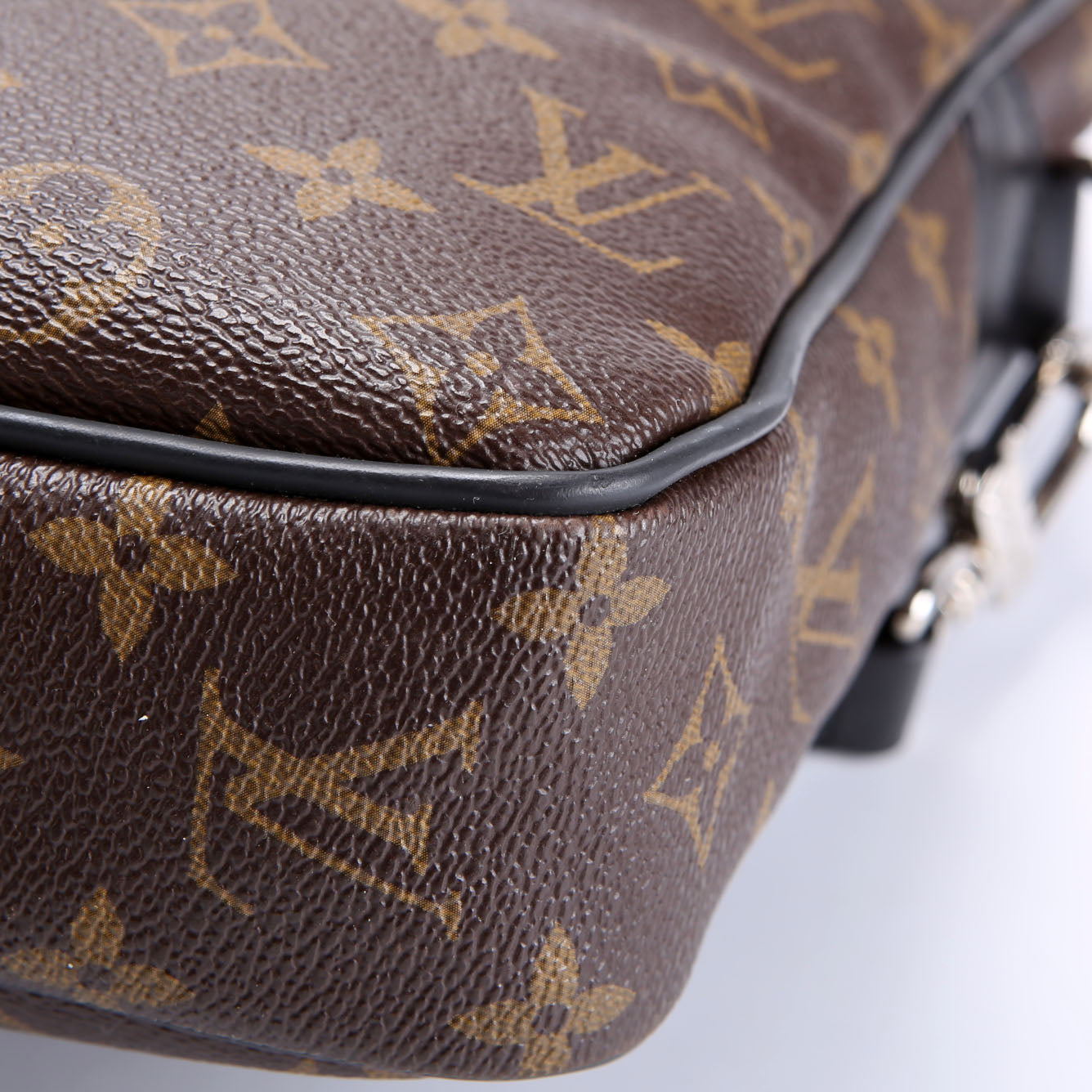 Louis Vuitton Porte Documents Voyage PM Macassar Black