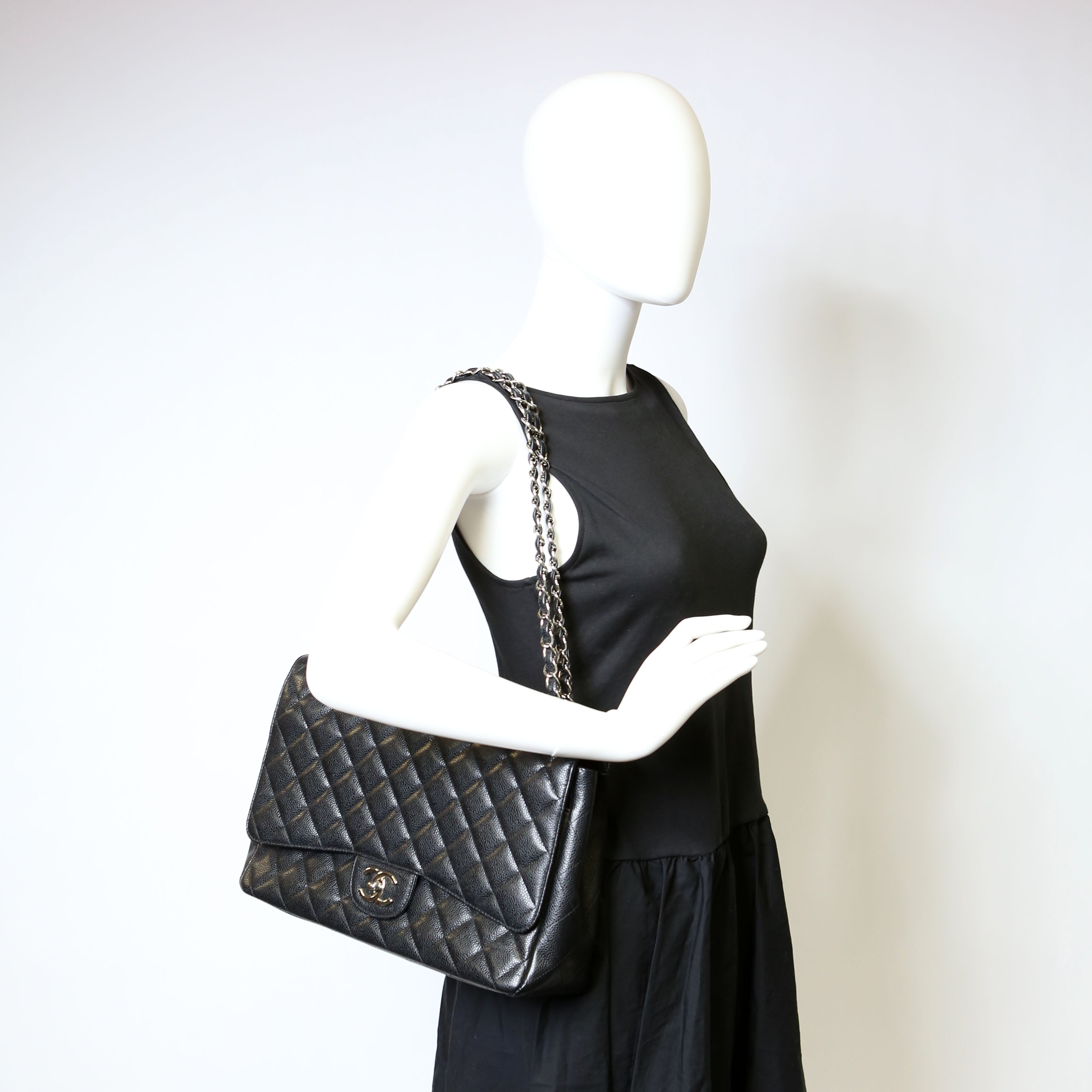 Chanel Classic Flap Maxi Caviar 15M Black