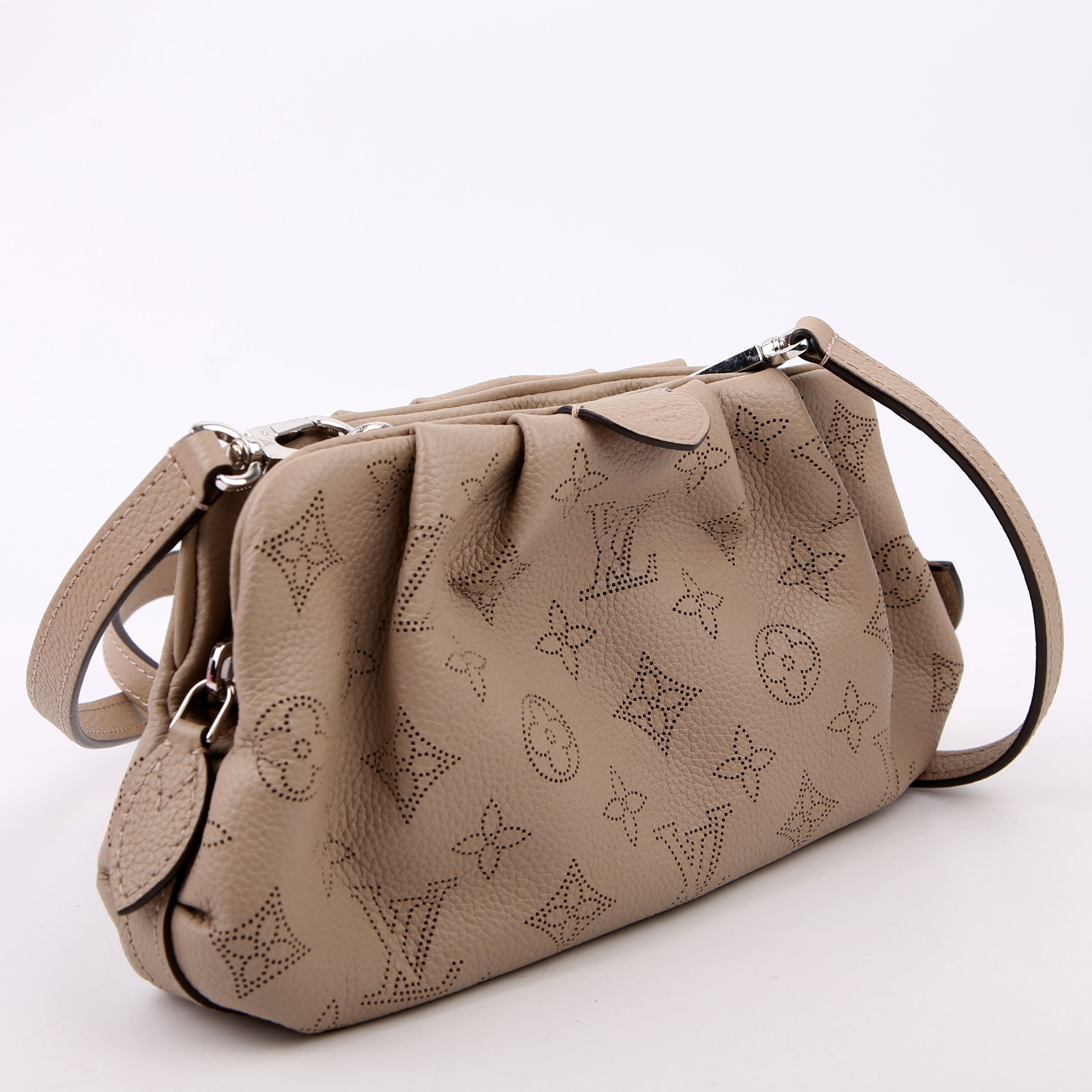 Louis Vuitton Scala Pouch Mini Mahina Turtledove