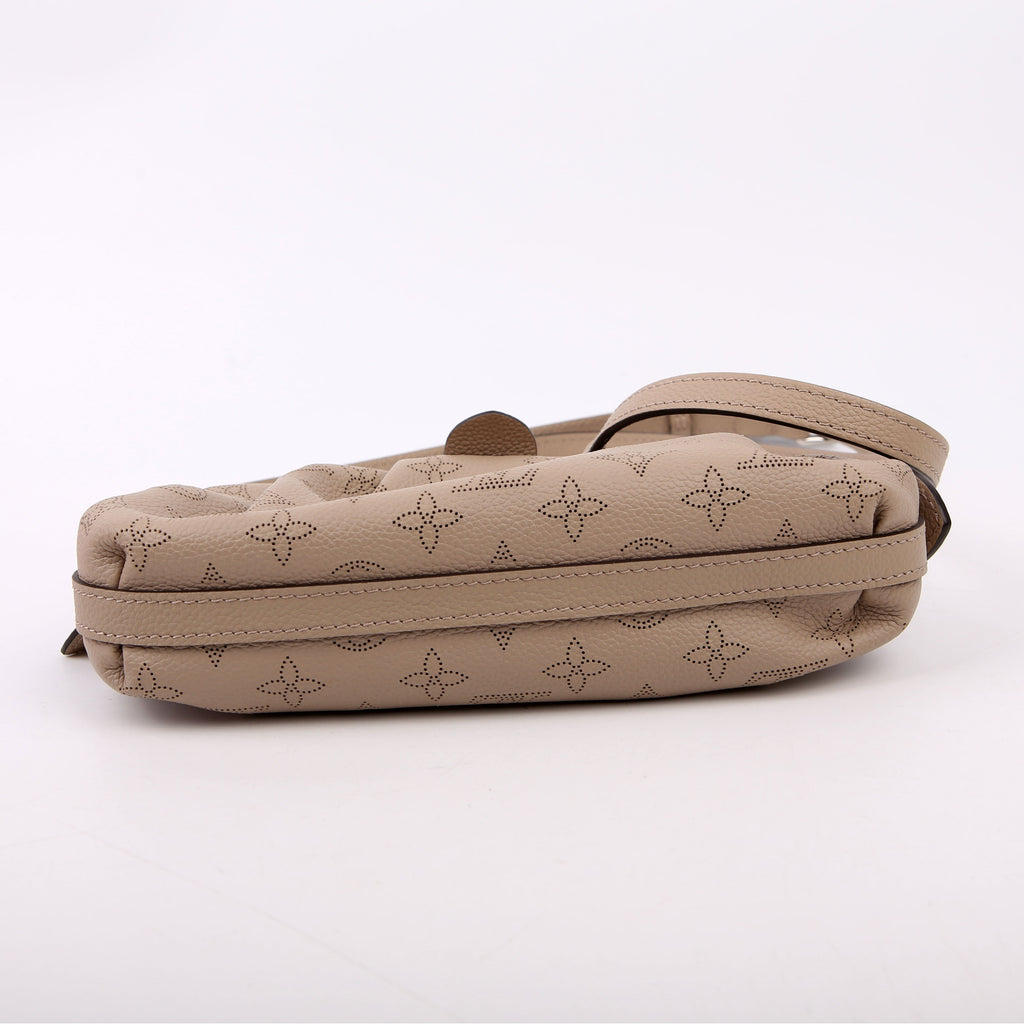 Louis Vuitton Scala Pouch Mini Mahina Turtledove