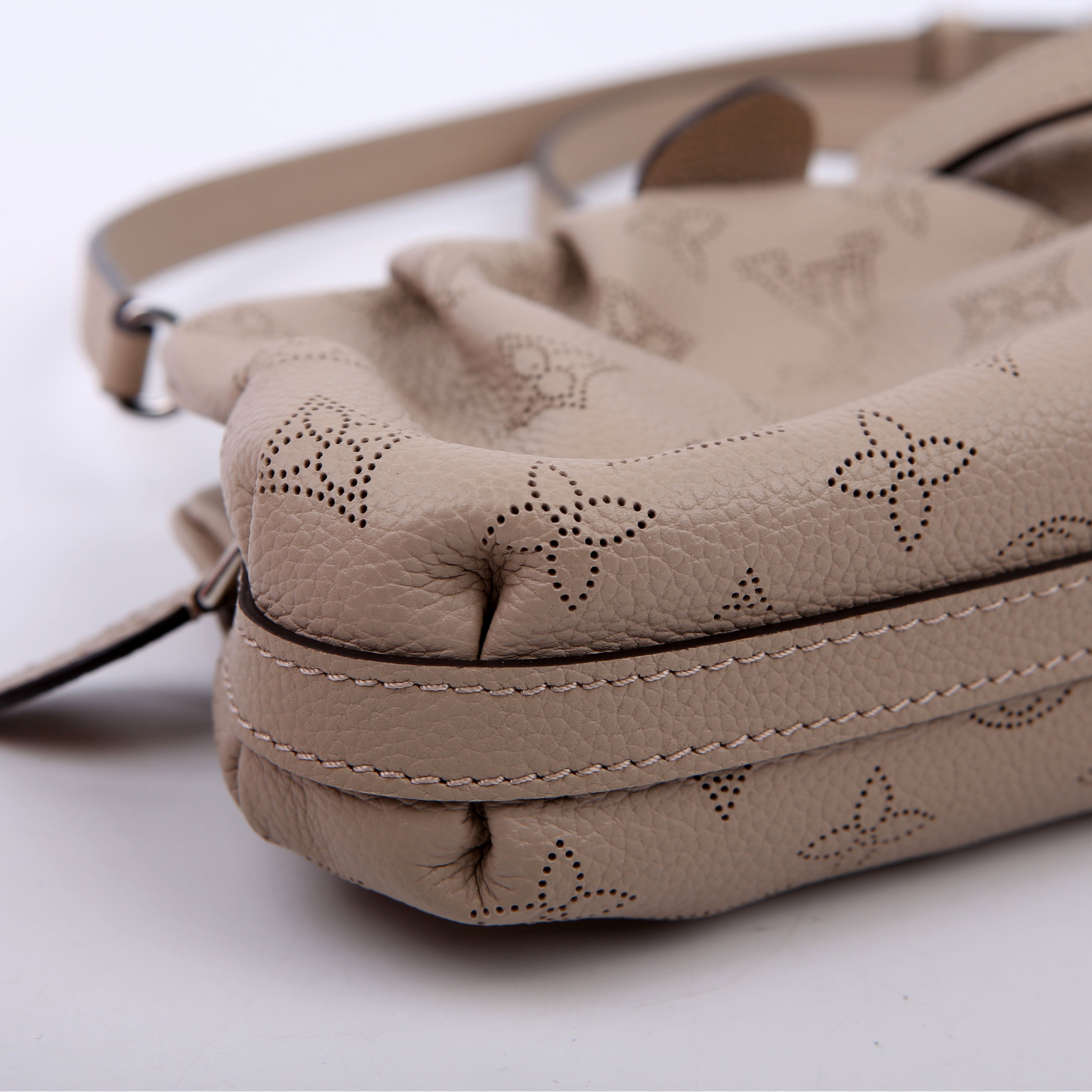 Louis Vuitton Scala Pouch Mini Mahina Turtledove