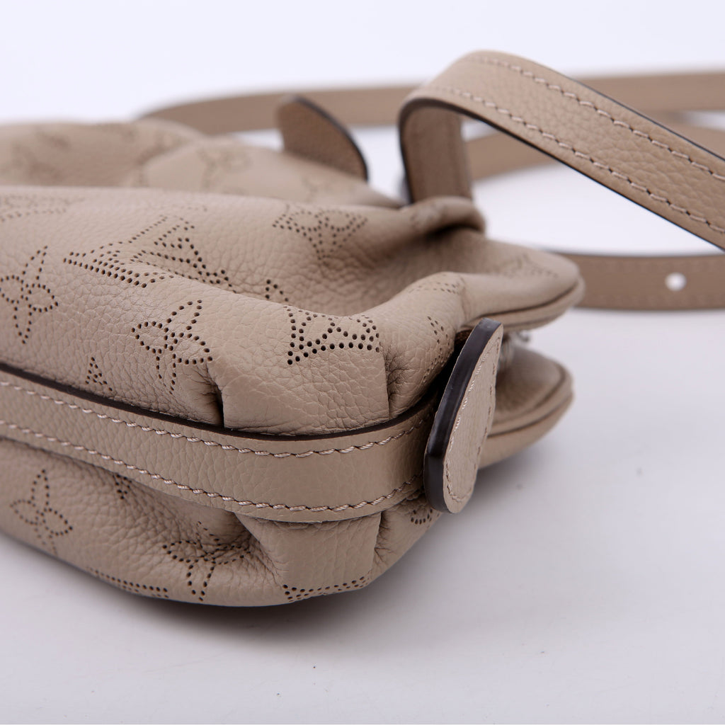 Louis Vuitton Scala Pouch Mini Mahina Turtledove