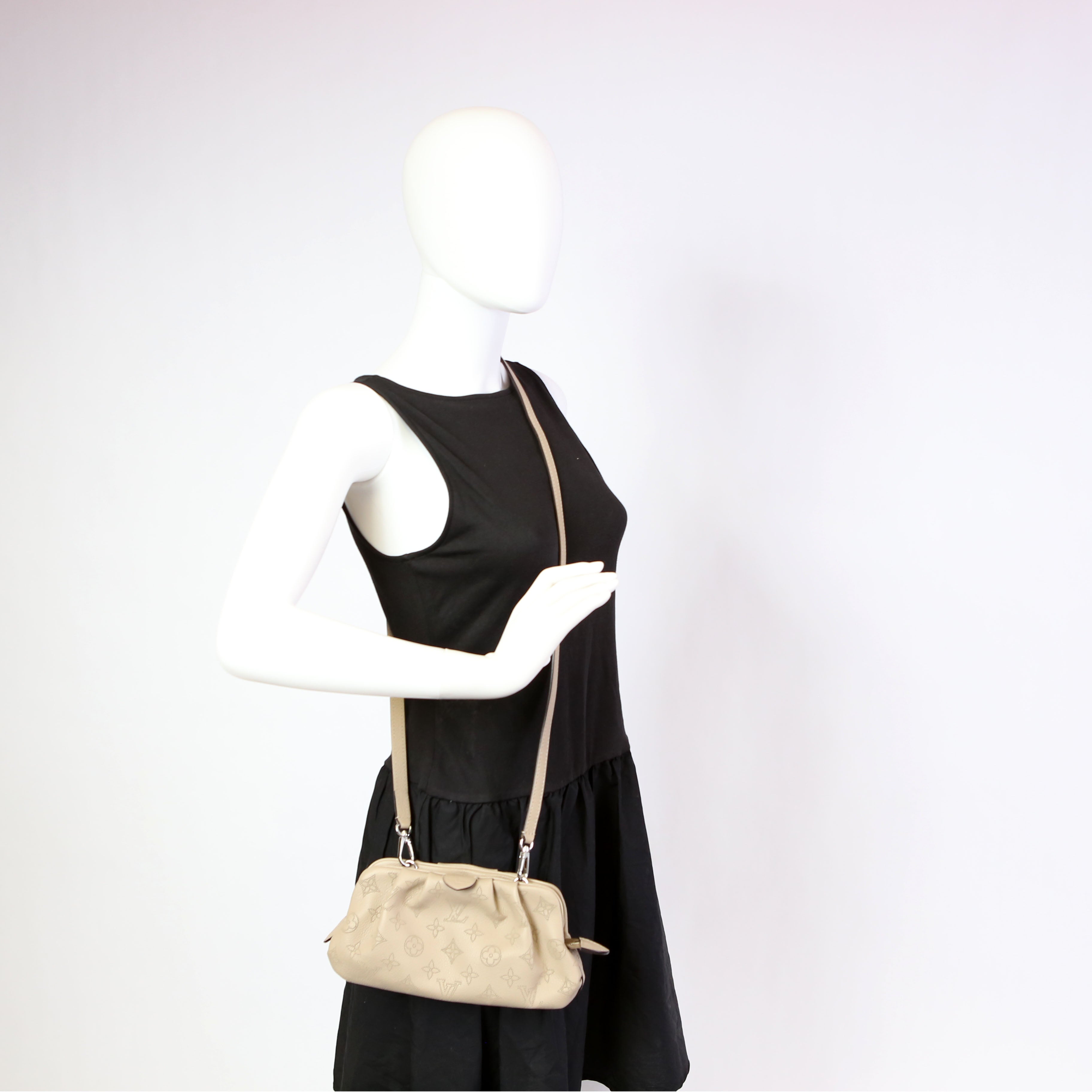 Louis Vuitton Scala Pouch Mini Mahina Turtledove