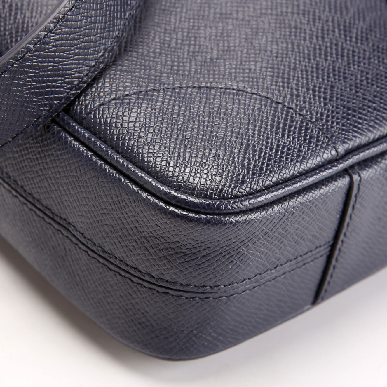 Louis Vuitton Porte Documents Voyage PM Taiga Navy