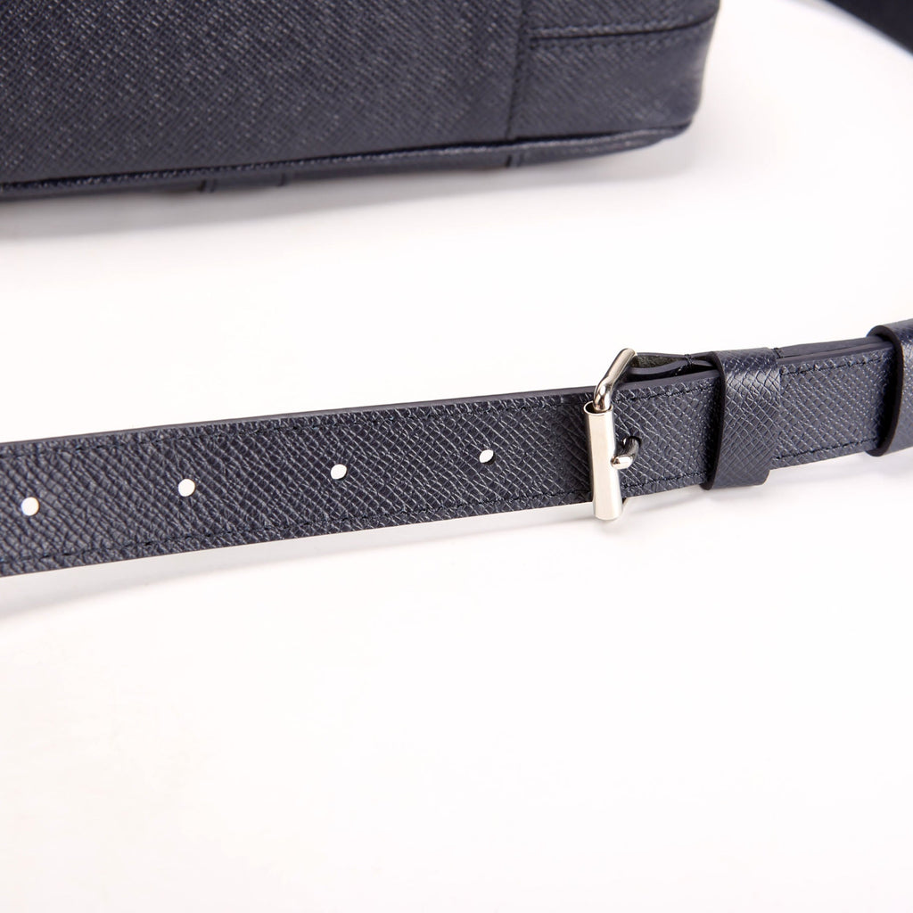 Louis Vuitton Porte Documents Voyage PM Taiga Navy