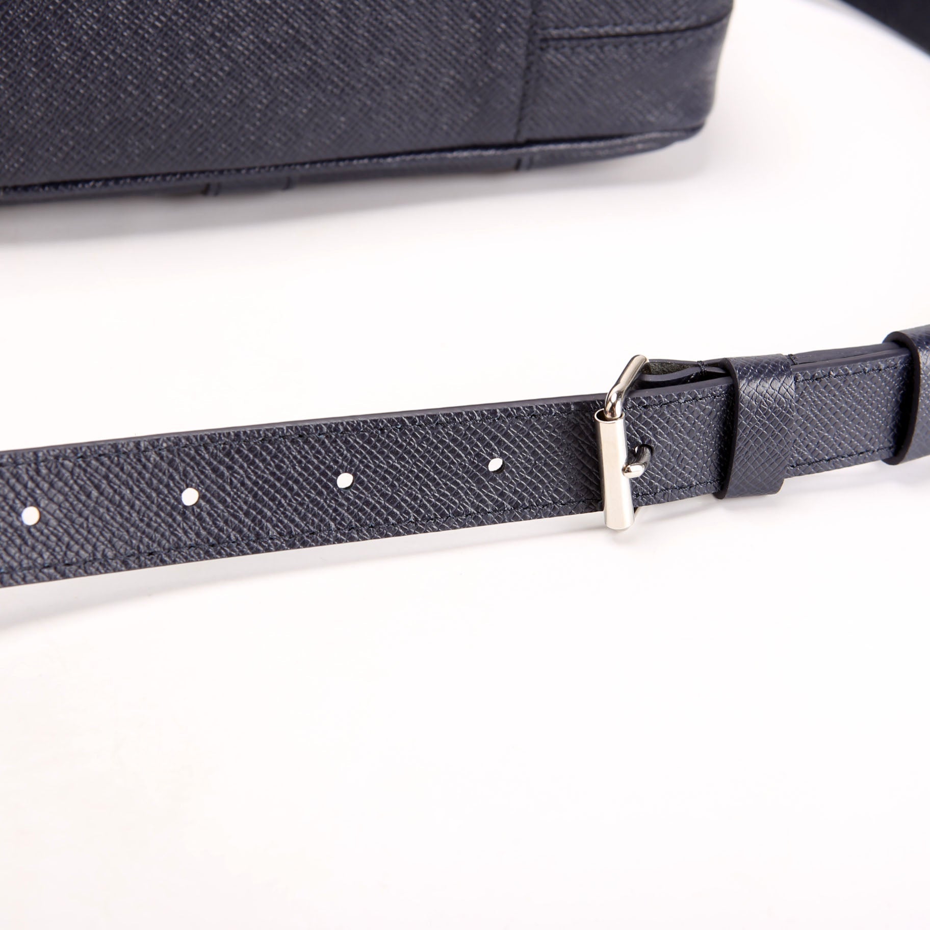 Louis Vuitton Porte Documents Voyage PM Taiga Navy