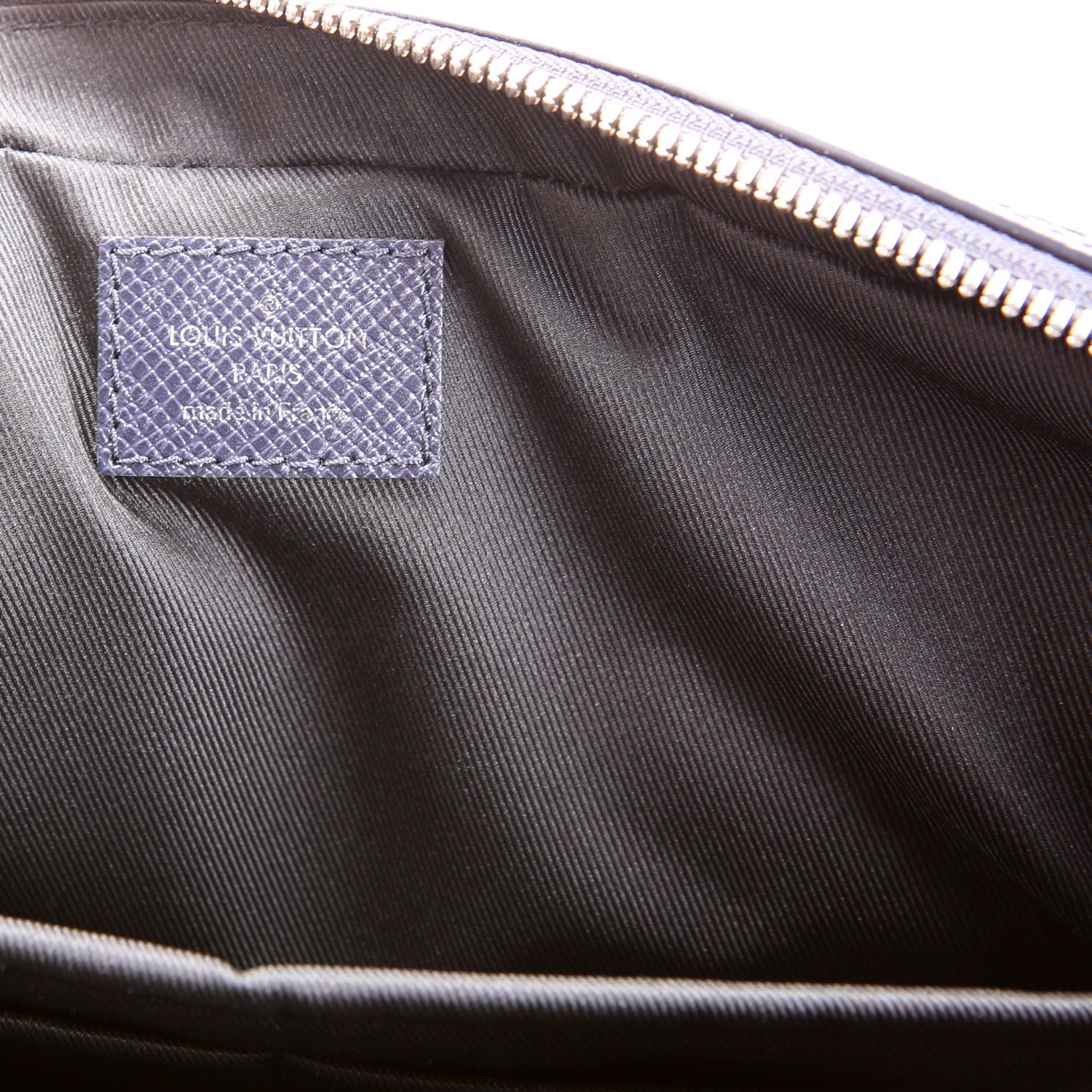 Louis Vuitton Porte Documents Voyage PM Taiga Navy