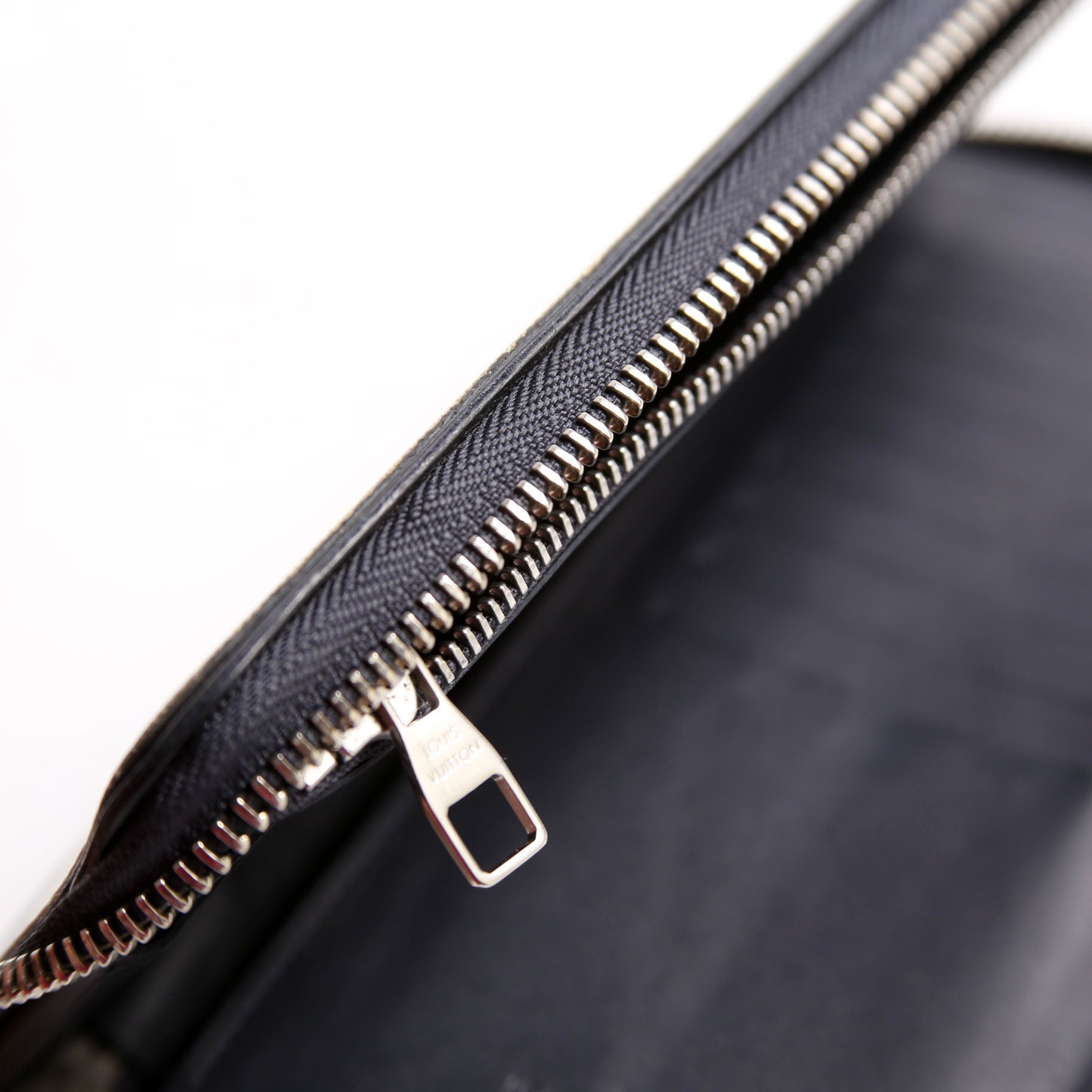 Louis Vuitton Zippy Wallet Vertical Azur