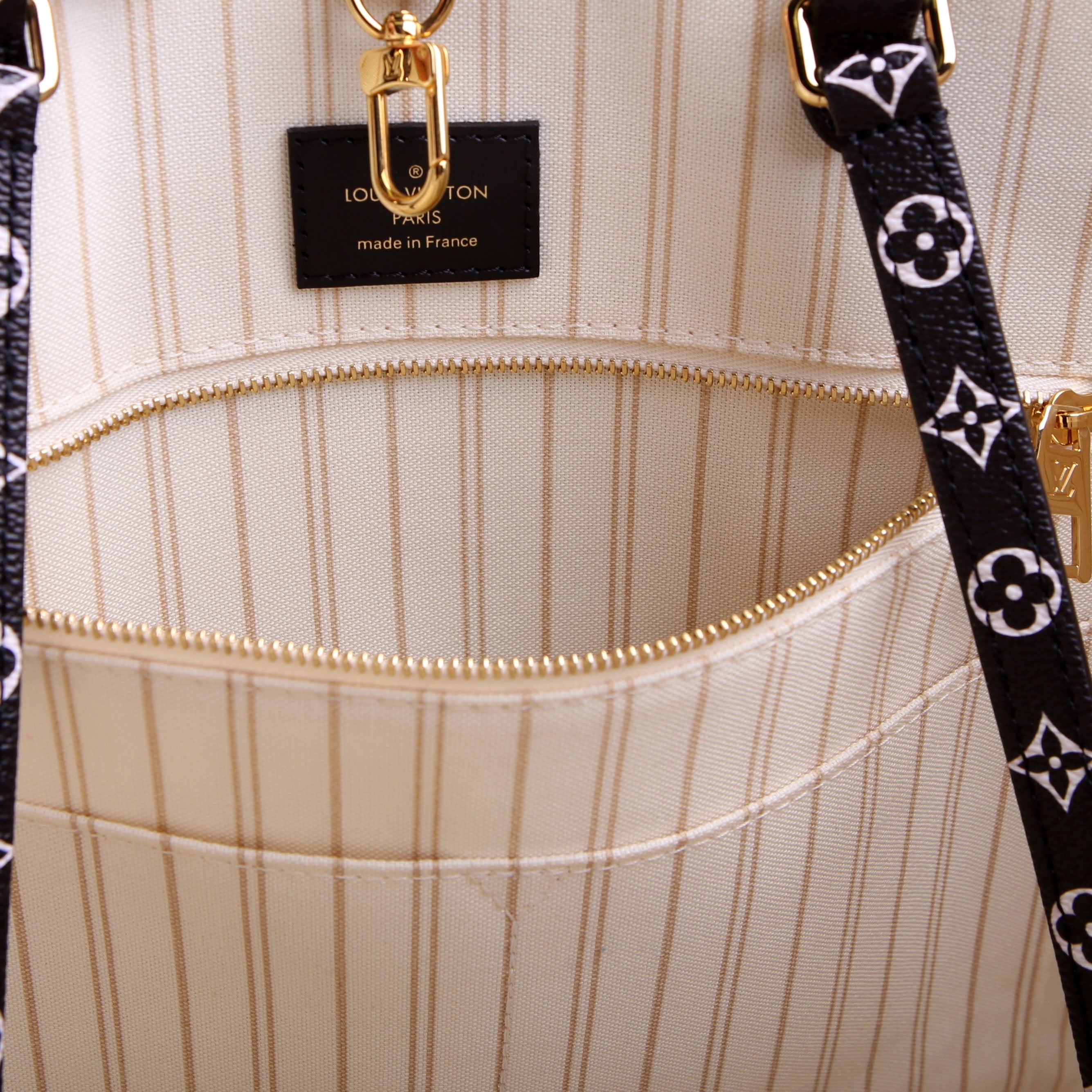 Louis Vuitton ONTHEGO GM Giant Jungle Tote