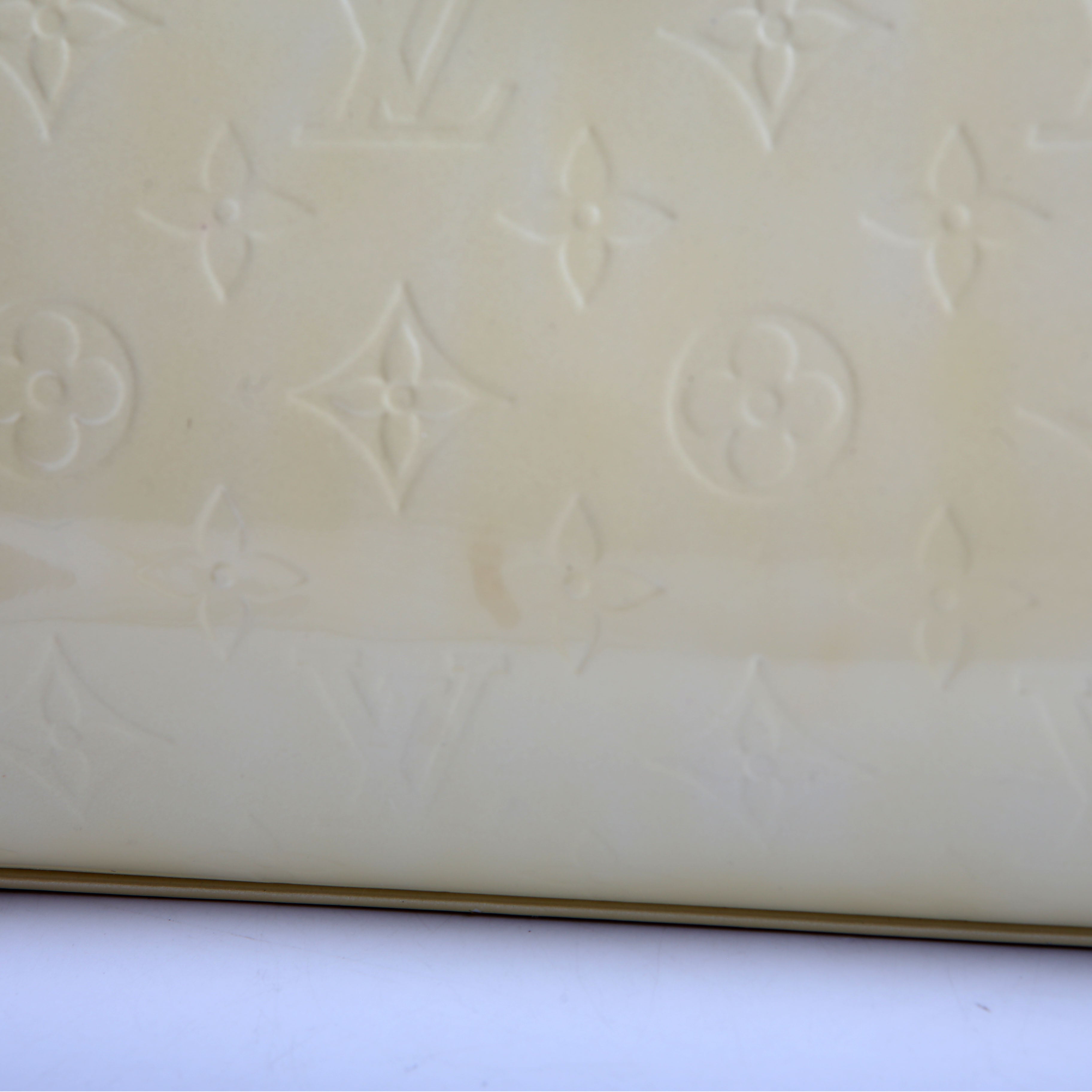 Louis Vuitton Brea GM Vernis Yellow