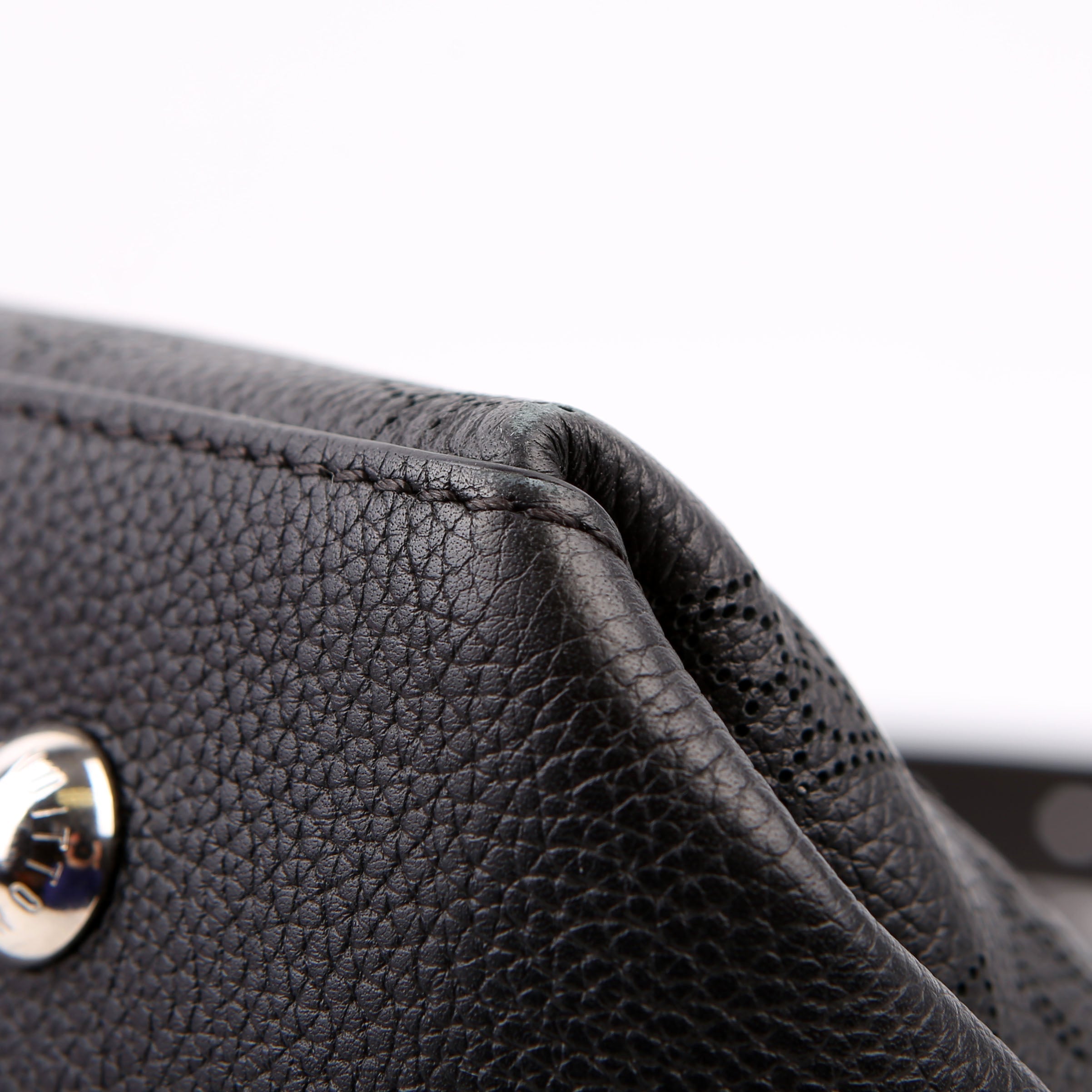 Louis Vuitton Beaubourg Hobo MM Mahina Black