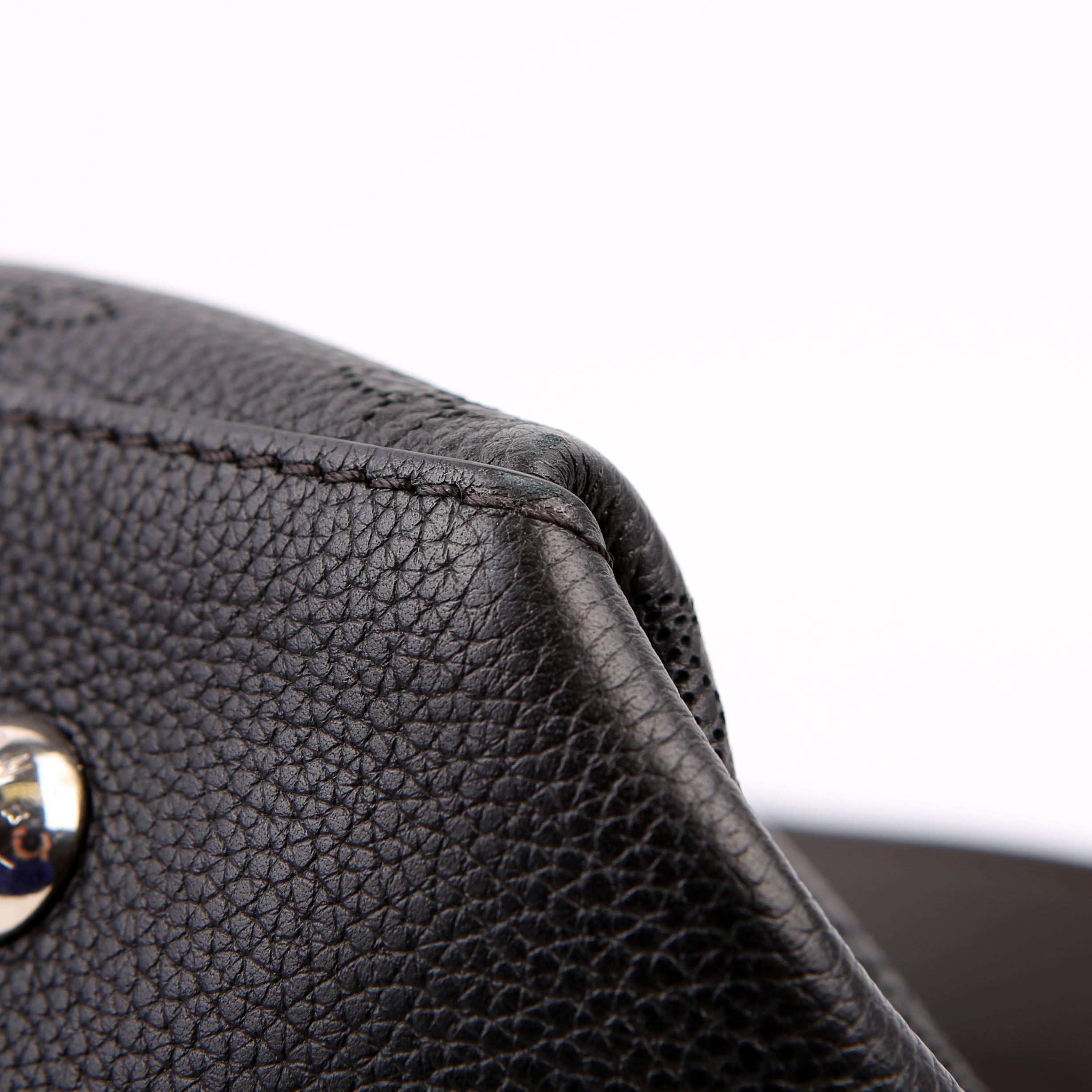 Louis Vuitton Beaubourg Hobo MM Mahina Black