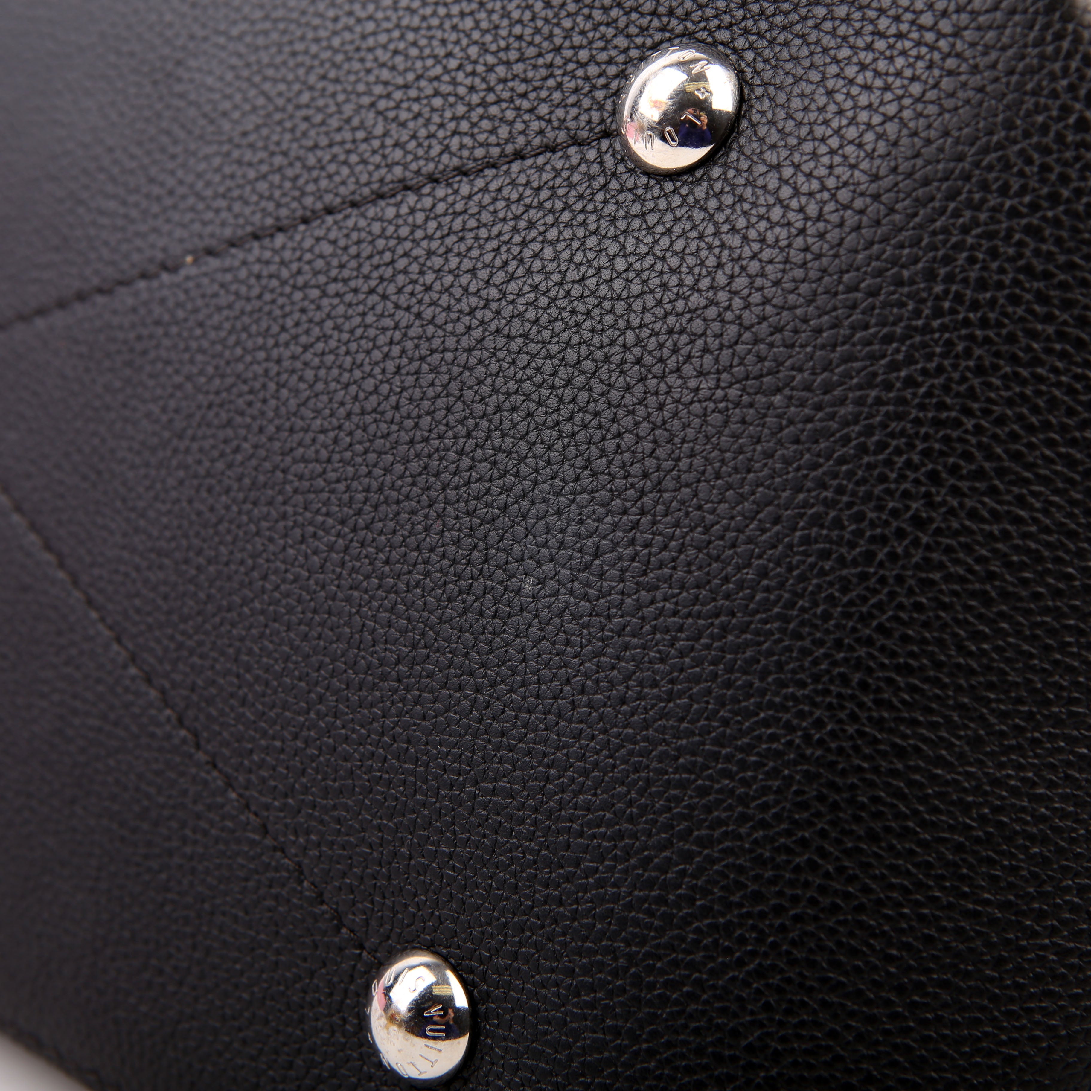 Louis Vuitton Beaubourg Hobo MM Mahina Black