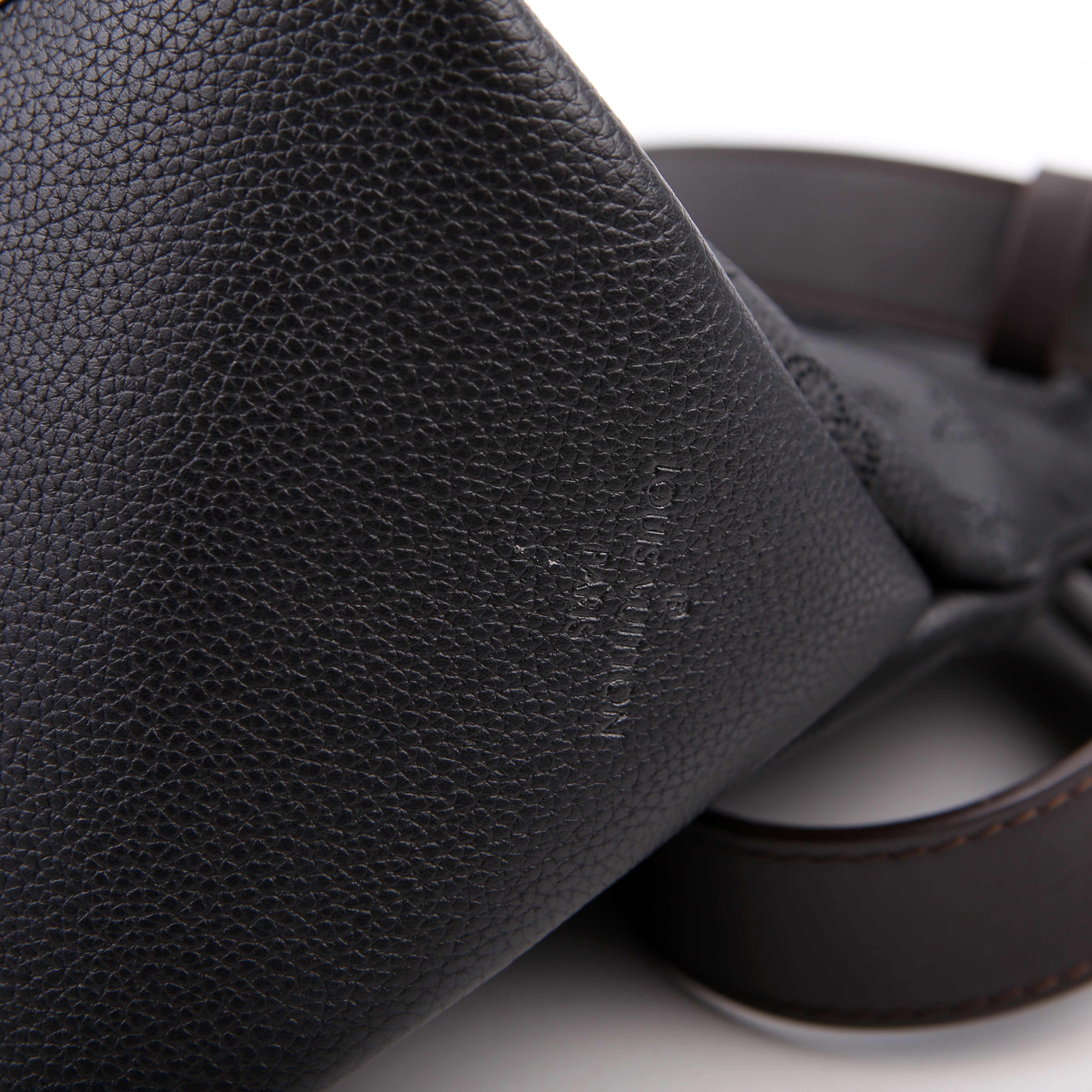Louis Vuitton Beaubourg Hobo MM Mahina Black