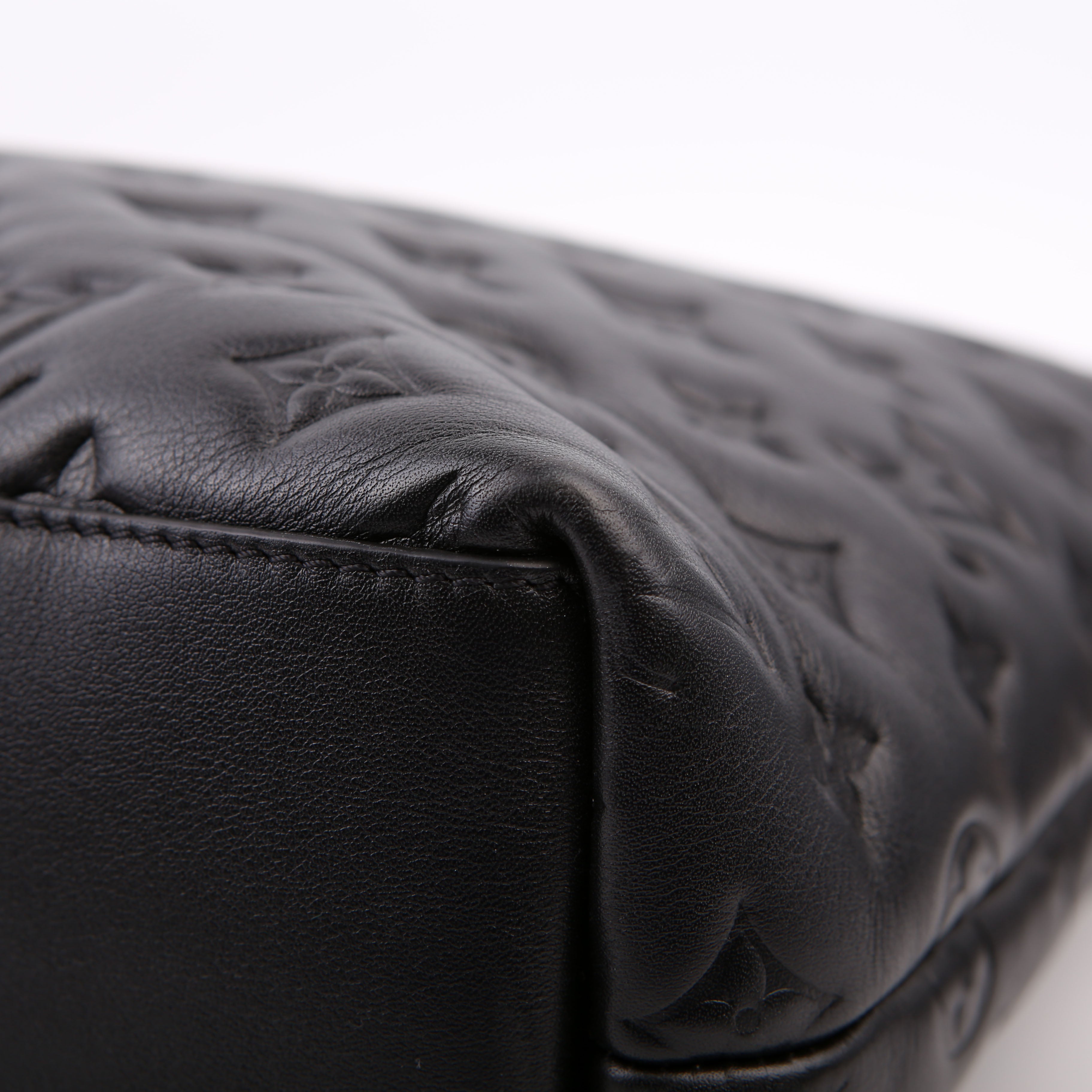 Louis Vuitton Coussin Hobo MM Lambskin Black