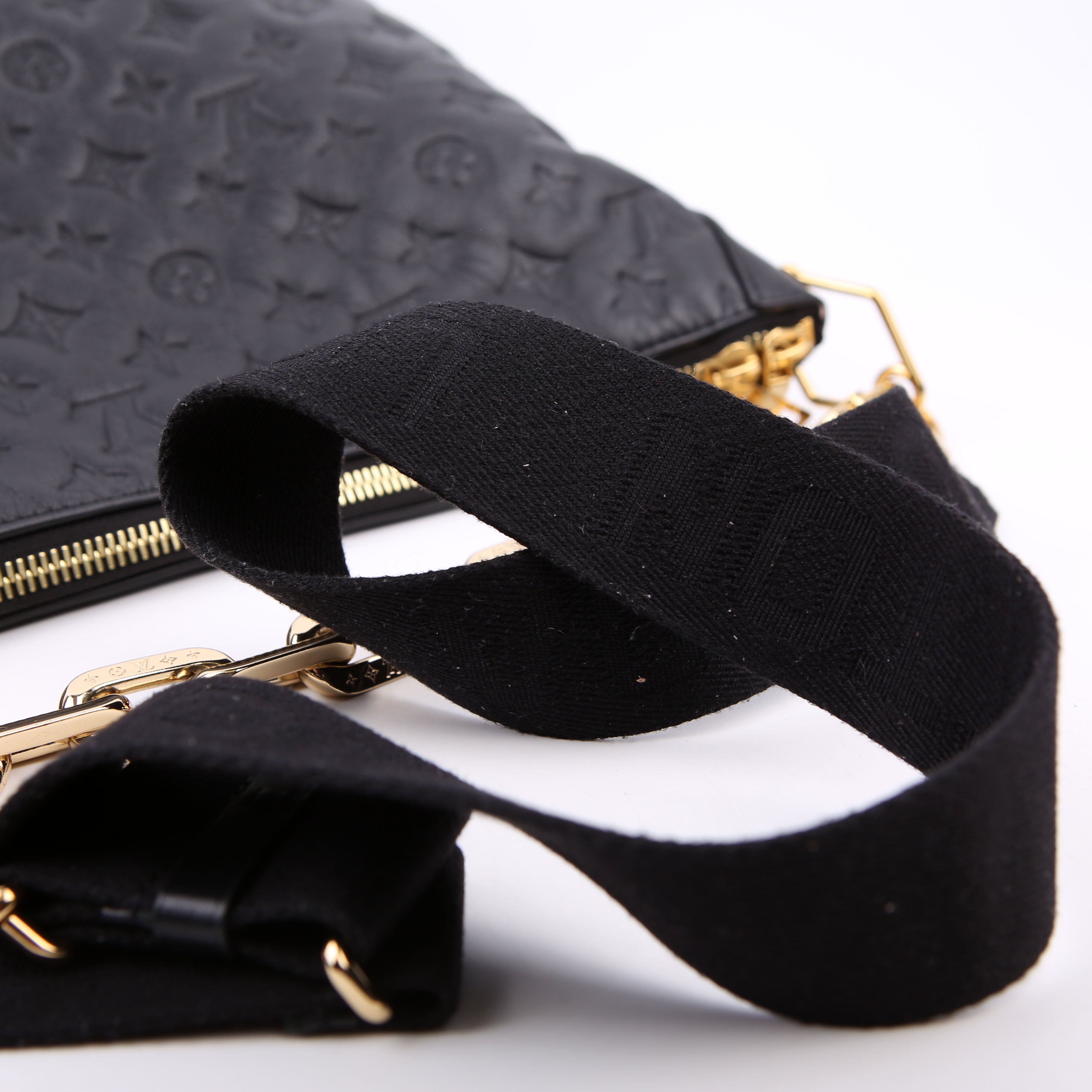 Louis Vuitton Coussin Hobo MM Lambskin Black