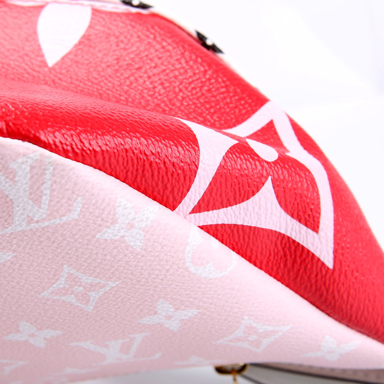 Louis Vuitton Bumbag Giant Monogram Red/Pink