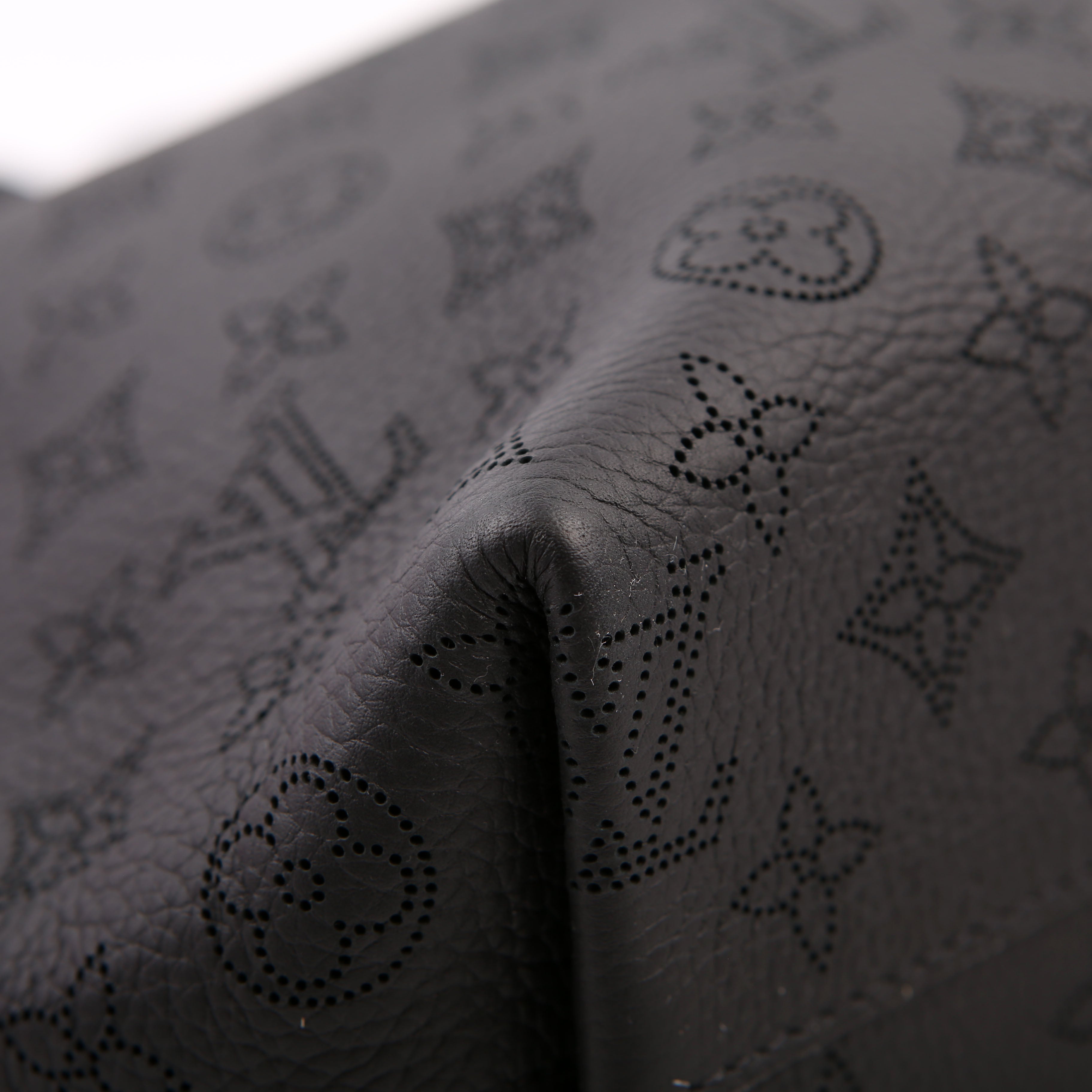 Louis Vuitton Why Knot MM Mahina Black