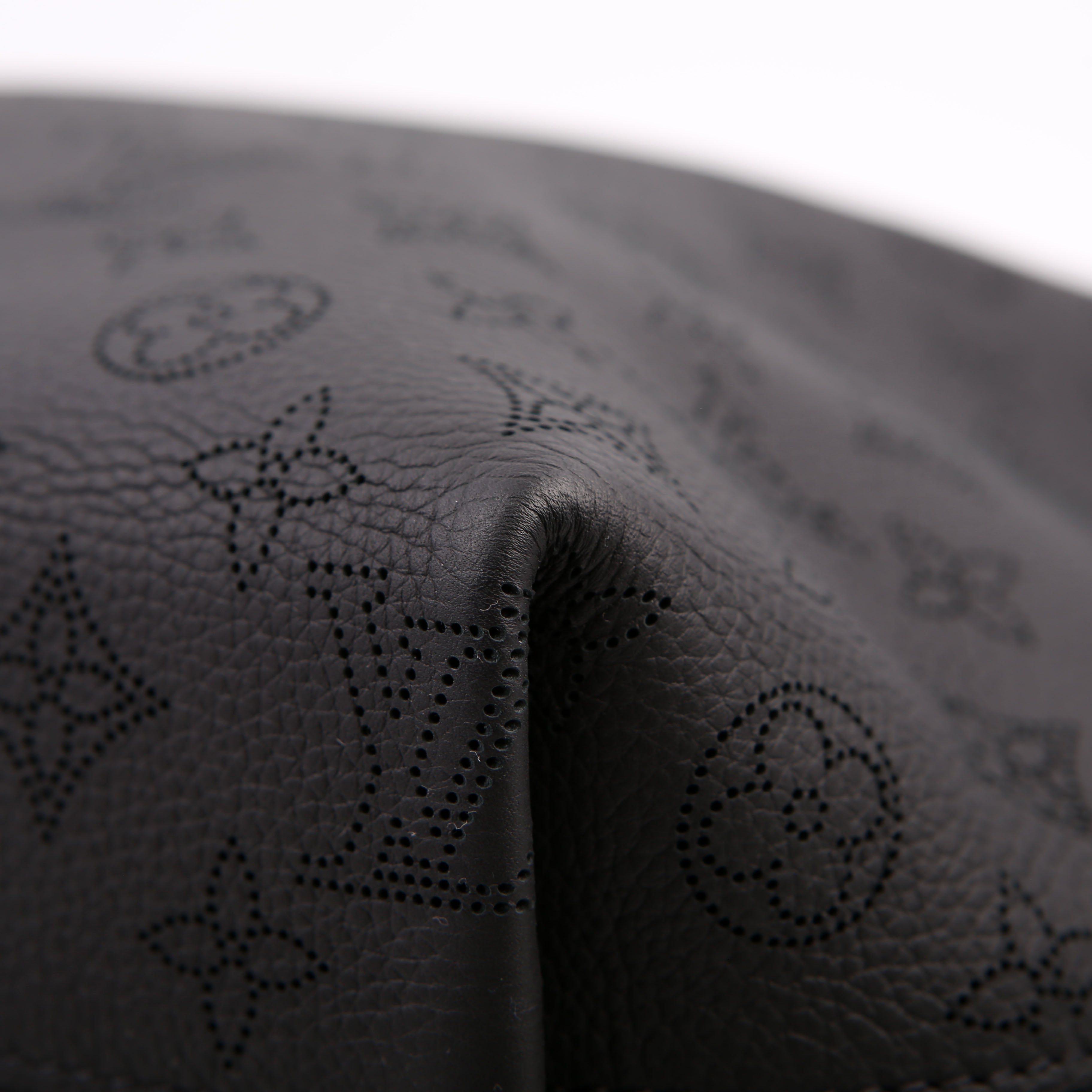 Louis Vuitton Why Knot MM Mahina Black