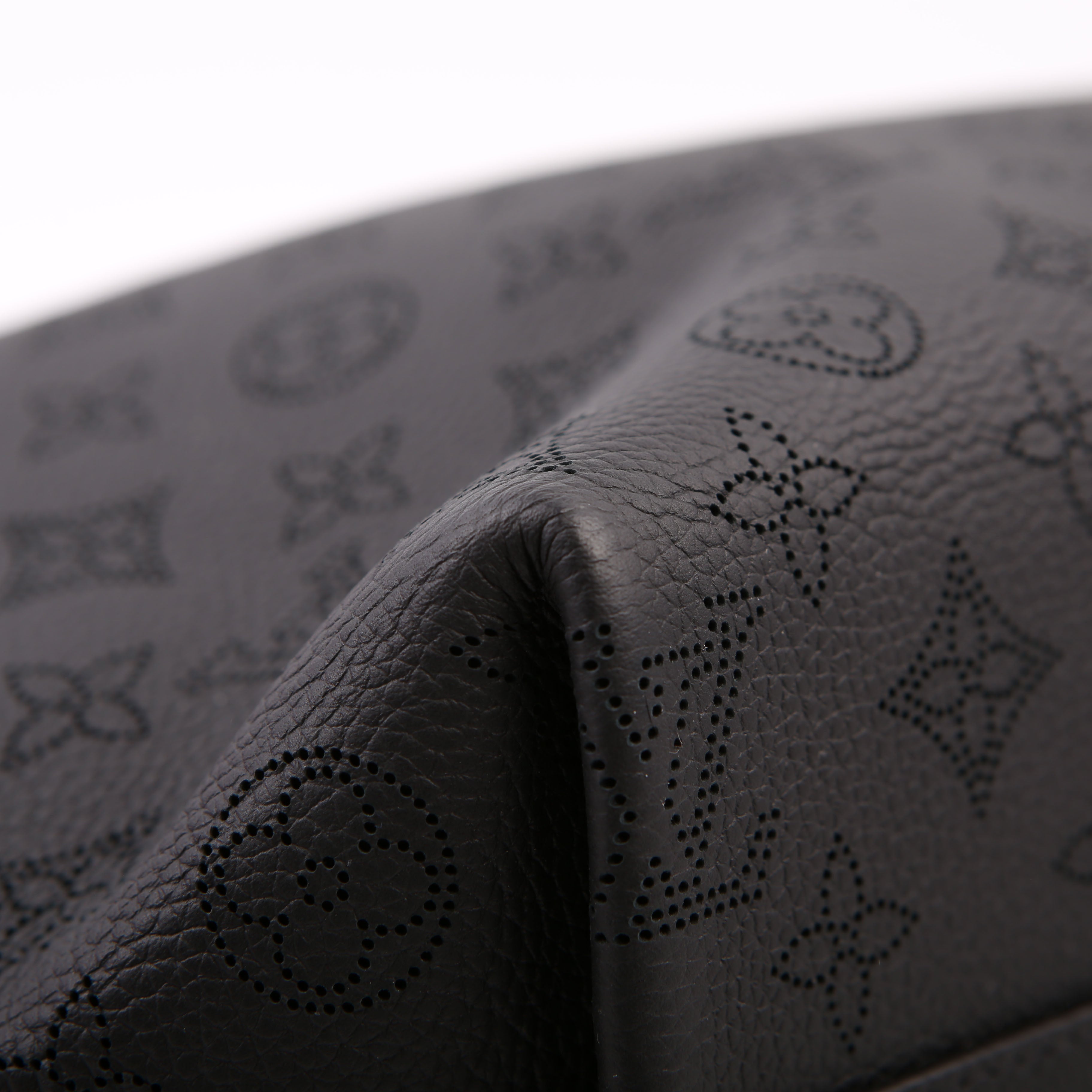 Louis Vuitton Why Knot MM Mahina Black