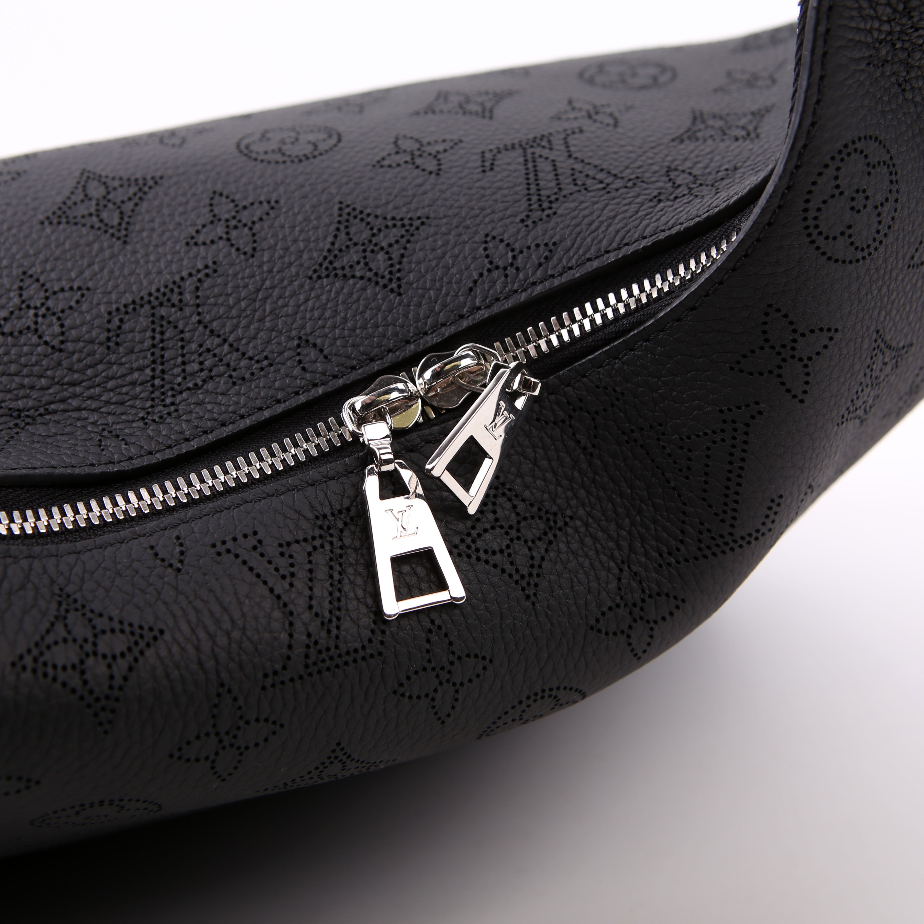Louis Vuitton Why Knot MM Mahina Black