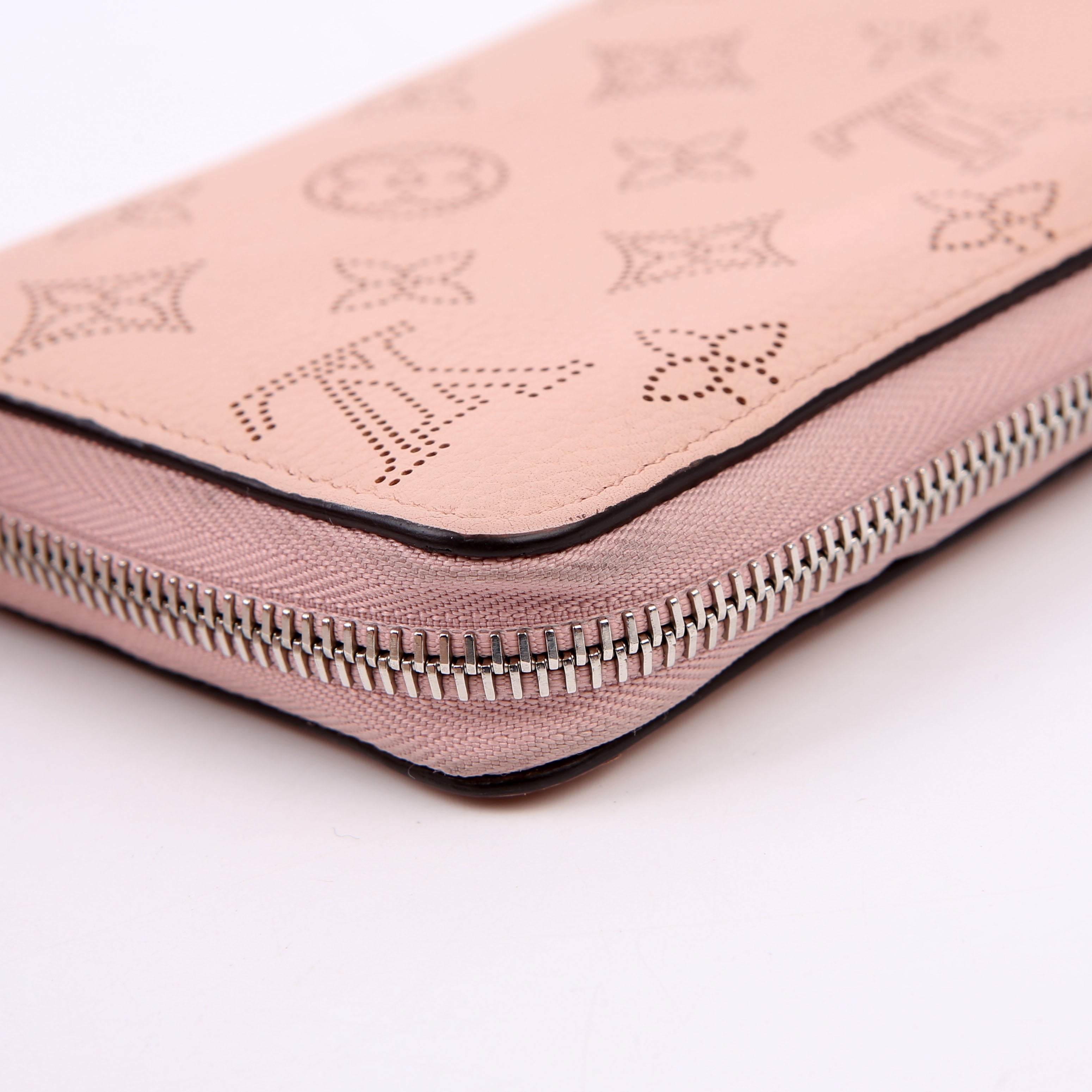 Louis Vuitton Zippy Wallet Mahina Pink