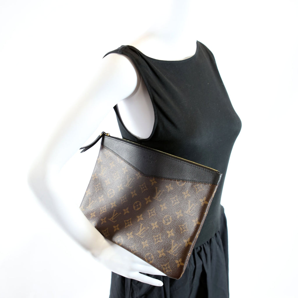 Louis Vuitton Daily Pouch Monogram Black