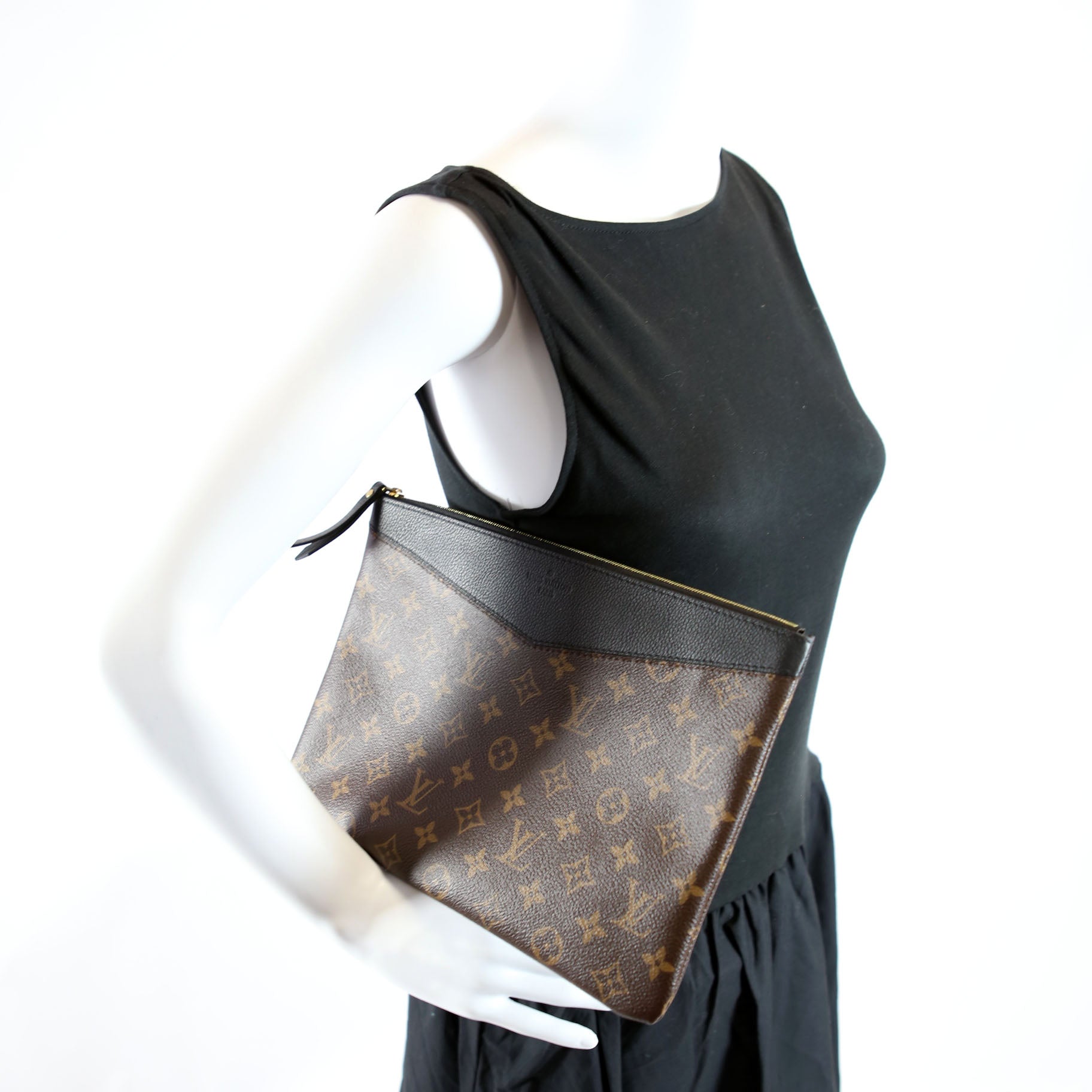 Louis Vuitton Daily Pouch Monogram Black