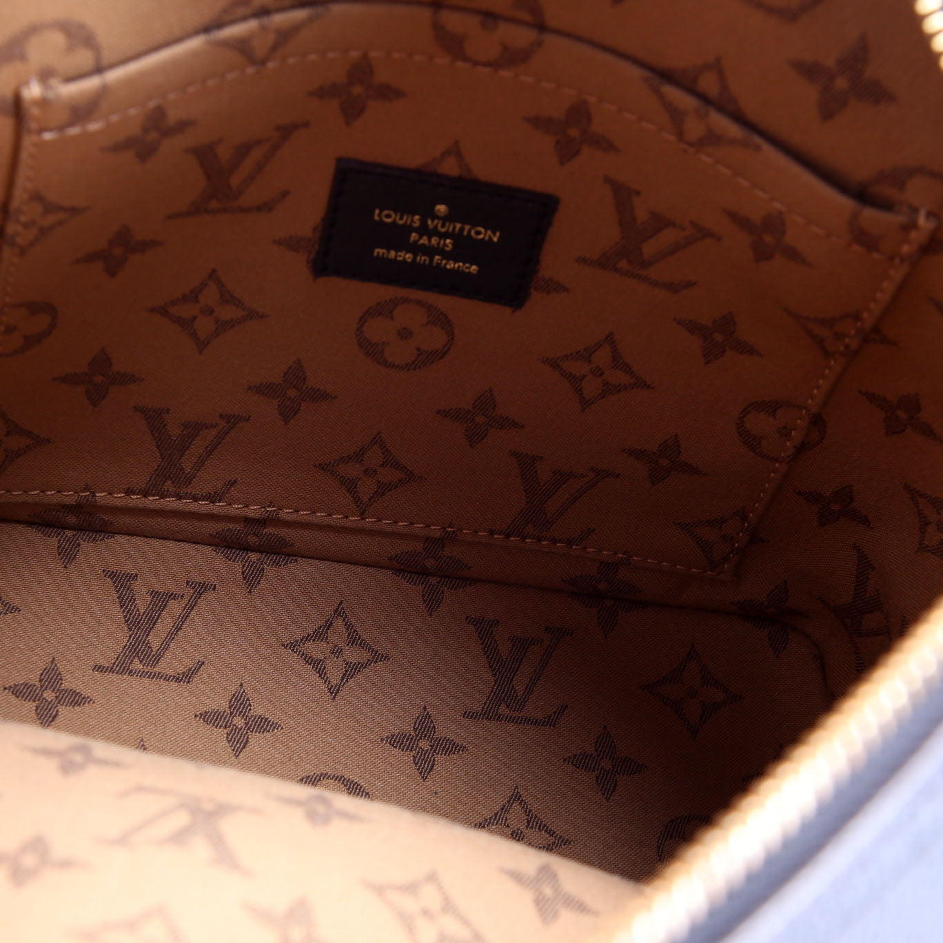 Louis Vuitton Cruiser PM Grained Leather Black/Gold