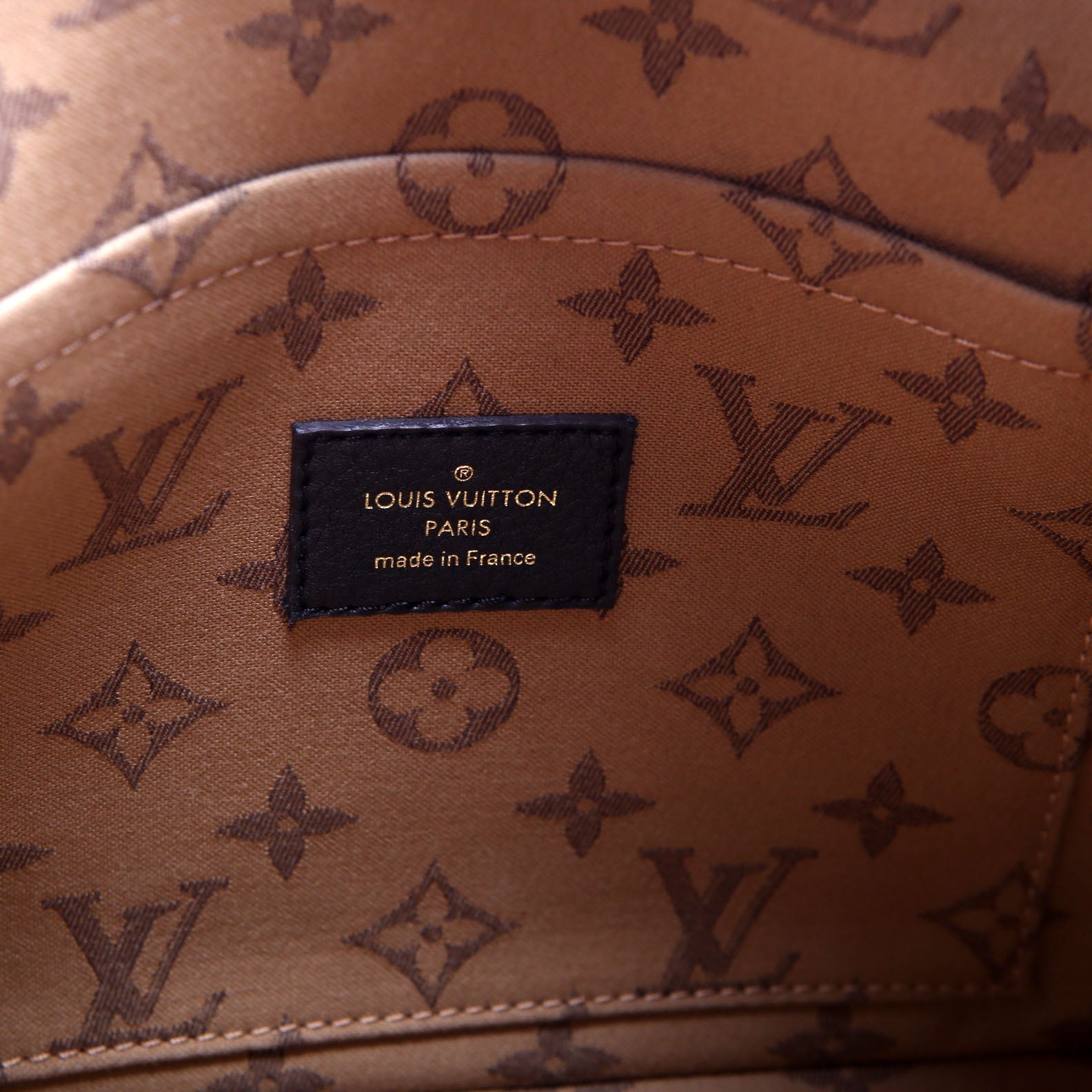 Louis Vuitton Cruiser PM Grained Leather Black/Gold