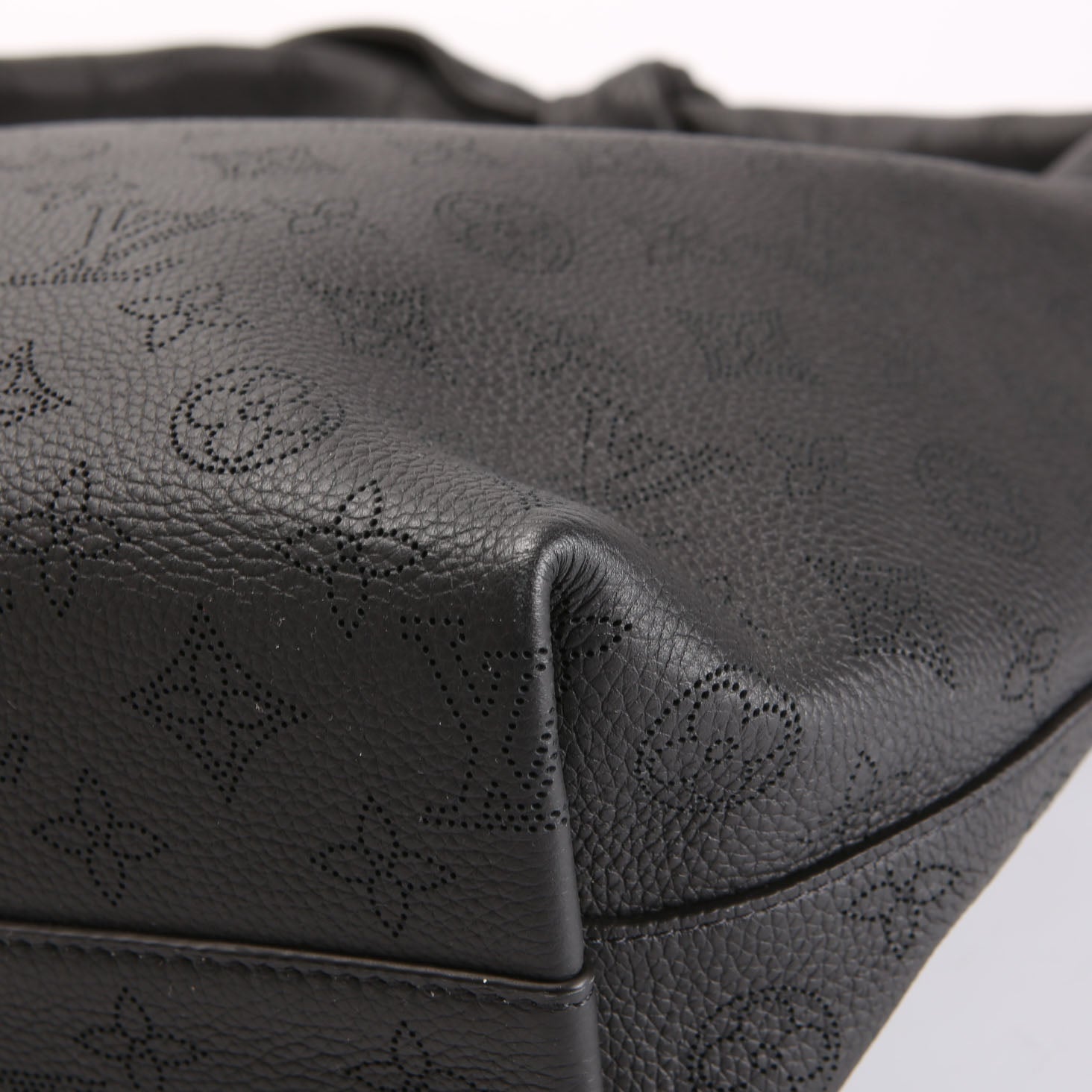 Louis Vuitton Why Knot MM Mahina Black
