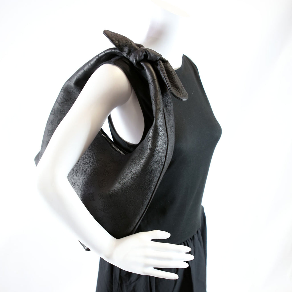 Louis Vuitton Why Knot MM Mahina Black