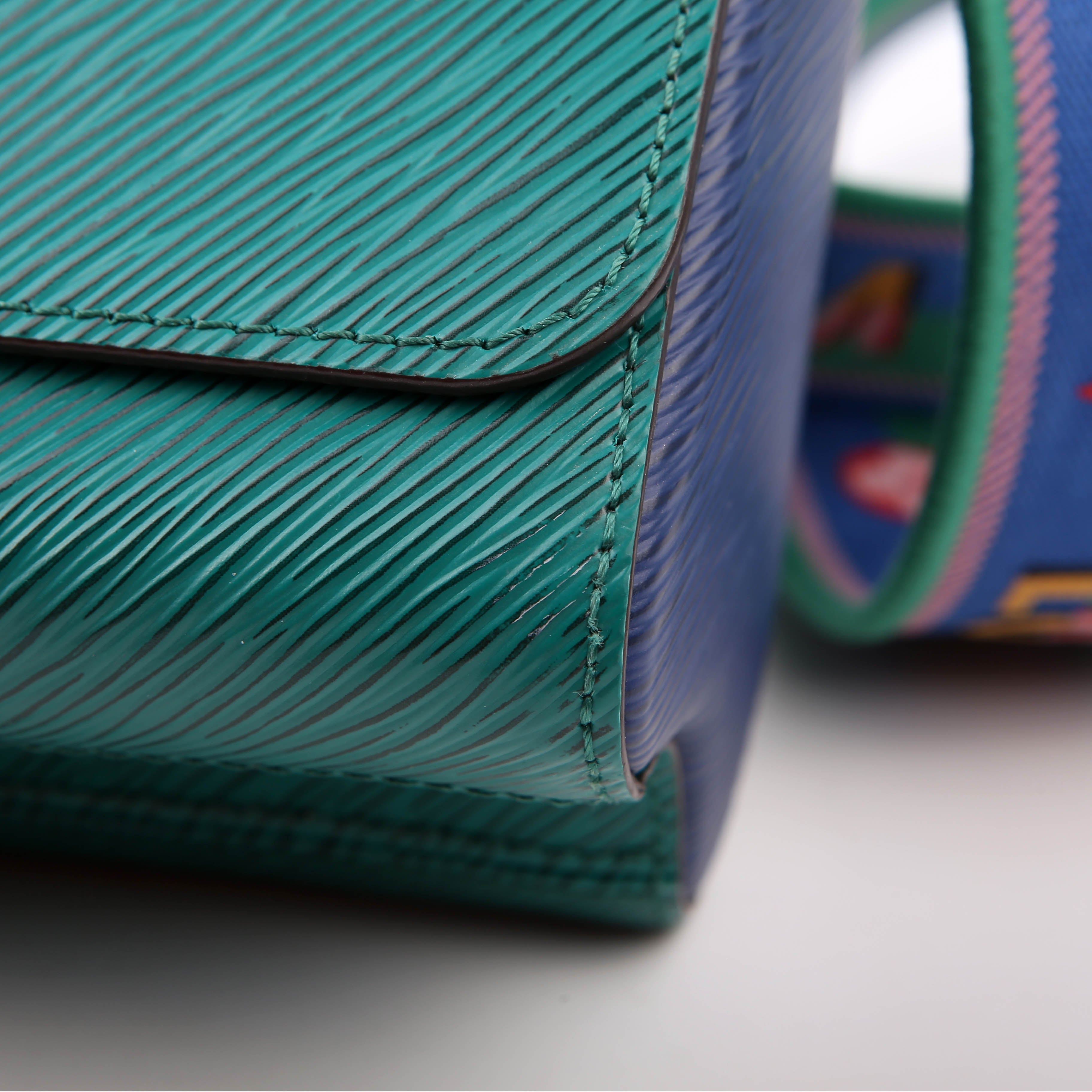 Louis Vuitton Twist MM Epi Newer Teal