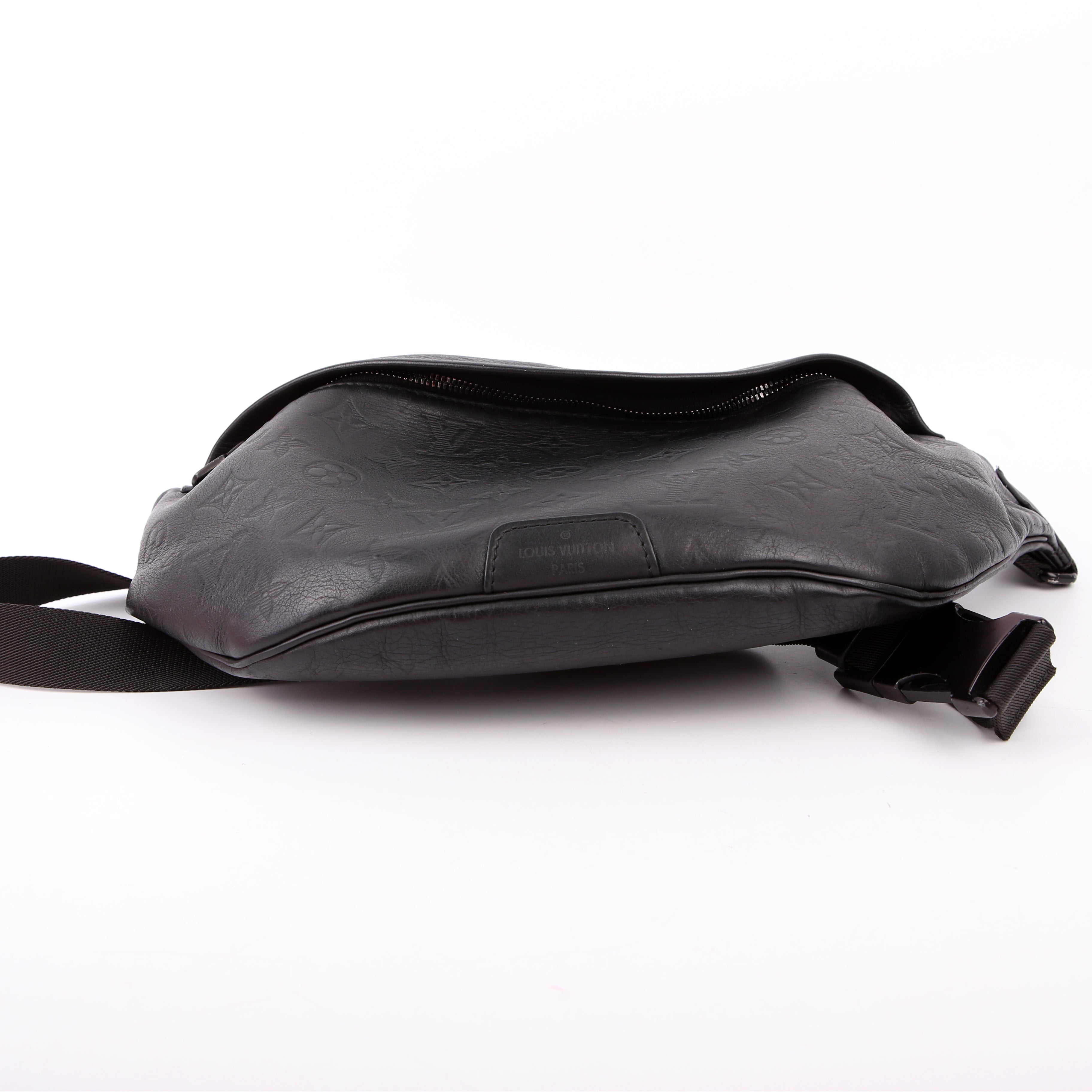 Louis Vuitton Discovery Bumbag Shadow Monogram Black