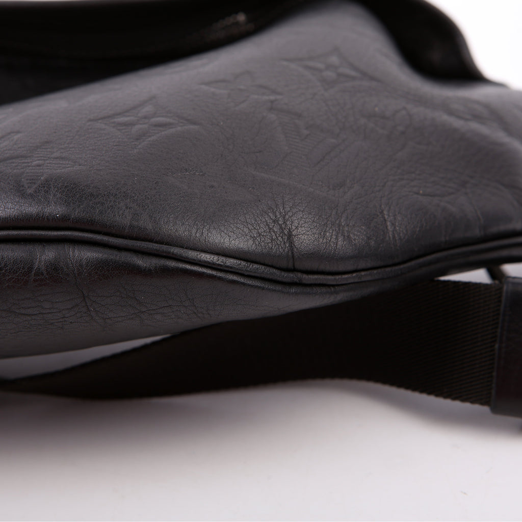 Louis Vuitton Discovery Bumbag Shadow Monogram Black