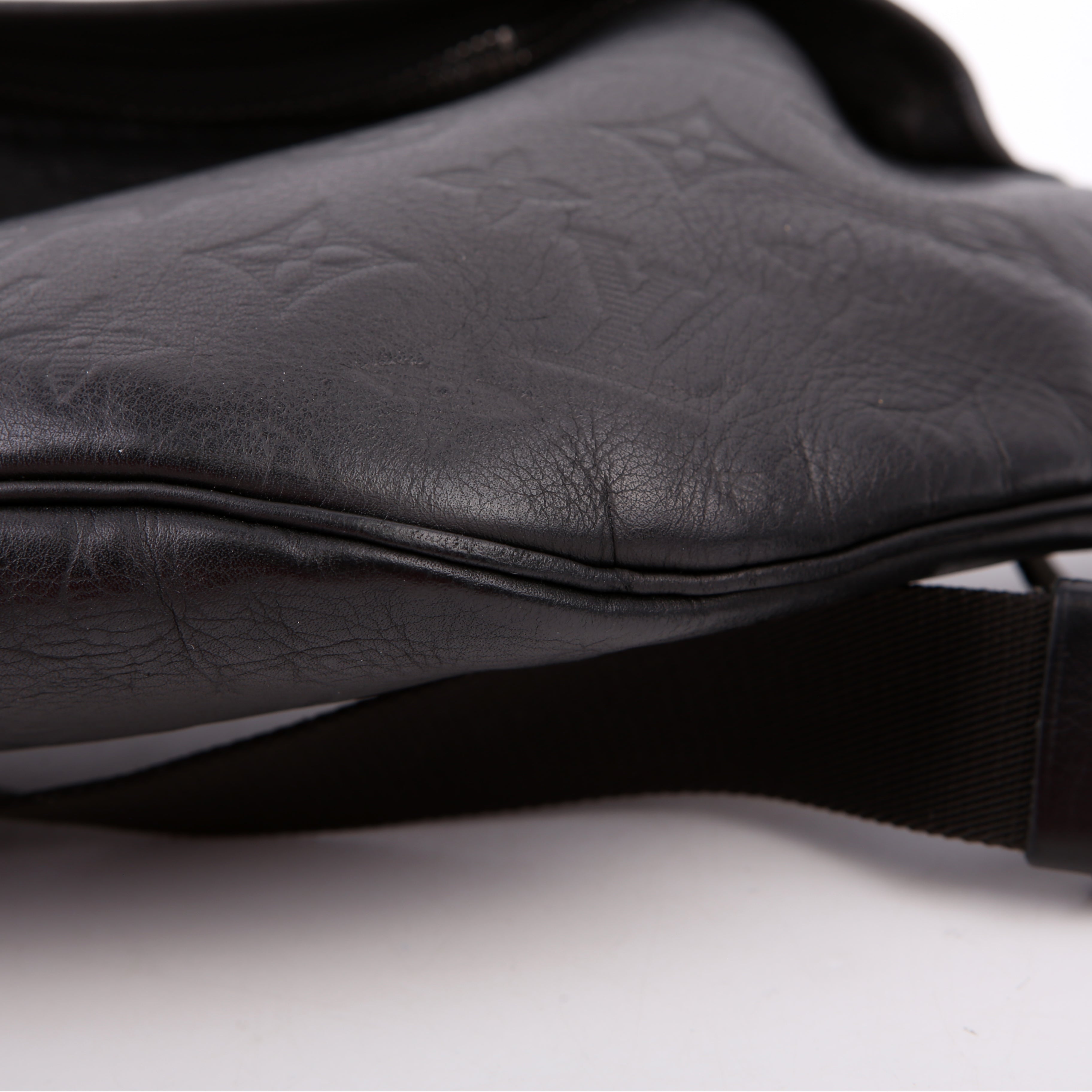 Louis Vuitton Discovery Bumbag Shadow Monogram Black