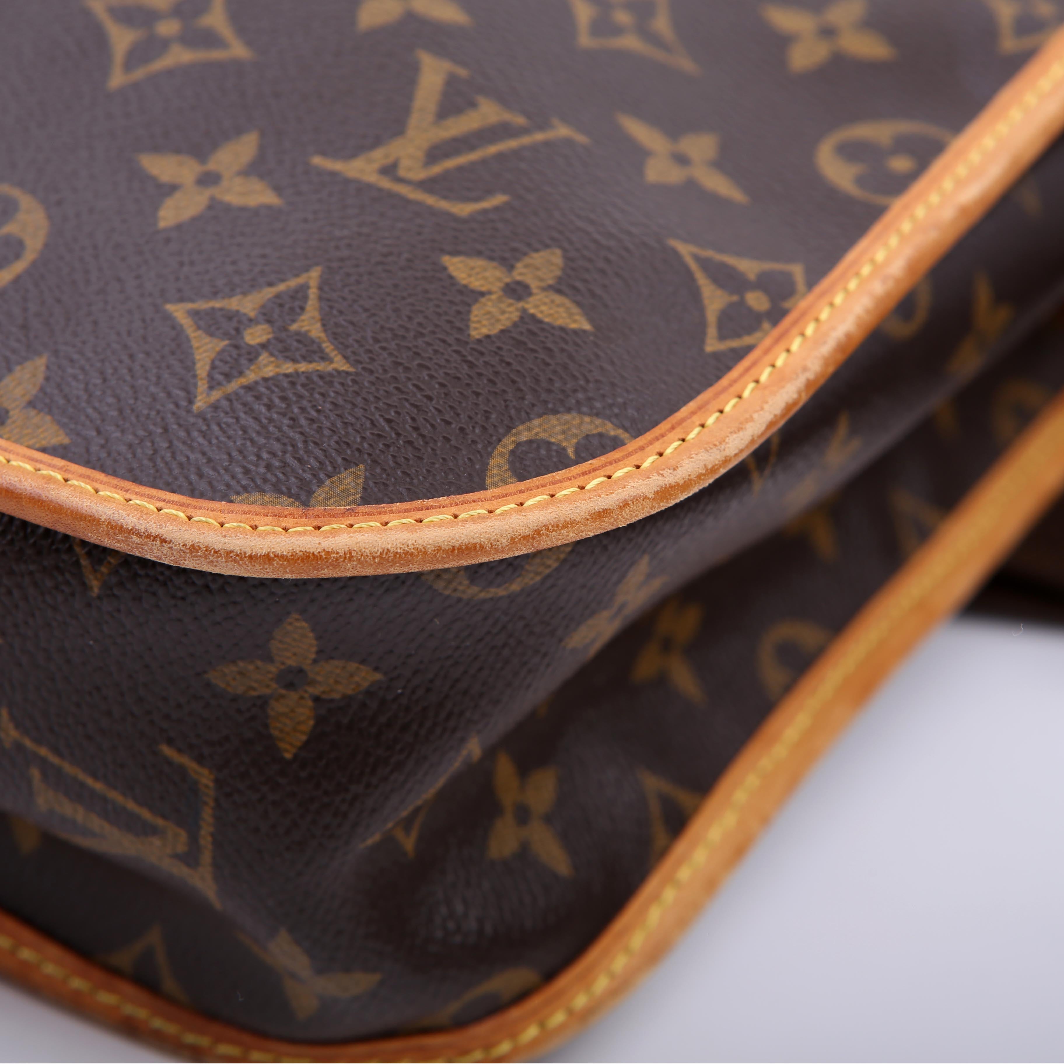 Louis Vuitton Bosphore Messenger GM