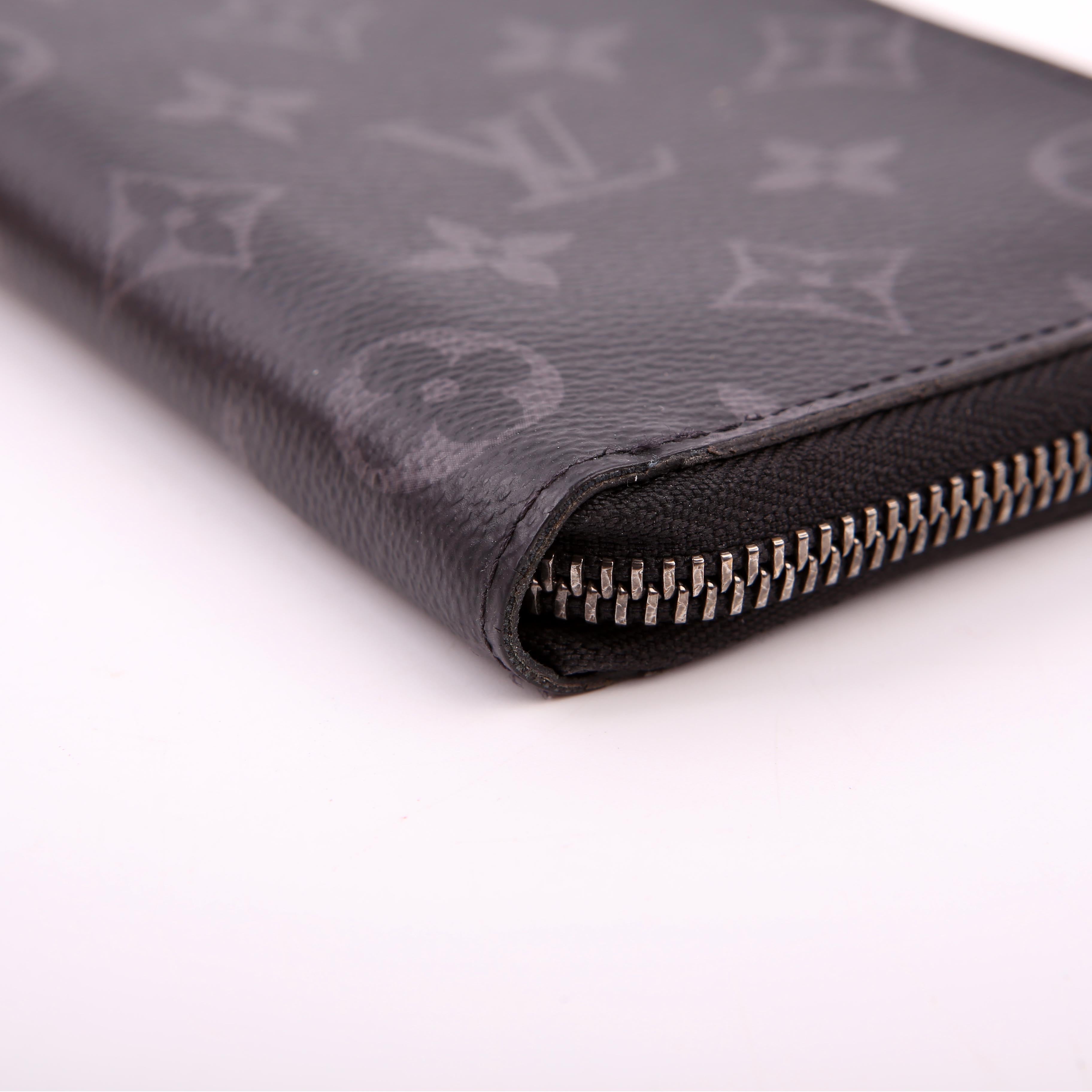 Louis Vuitton Zippy Vertical Monogram Eclipse