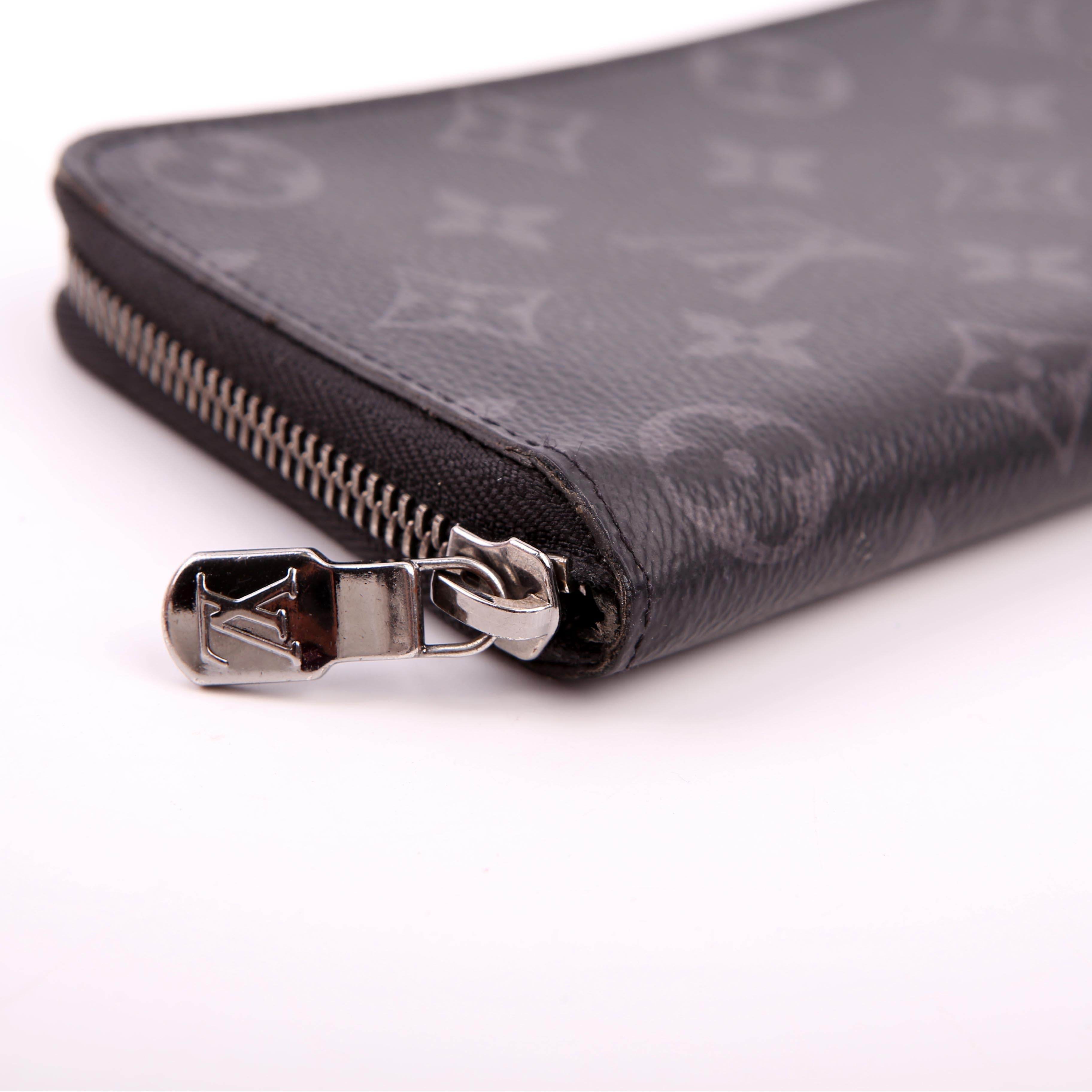 Louis Vuitton Zippy Vertical Monogram Eclipse